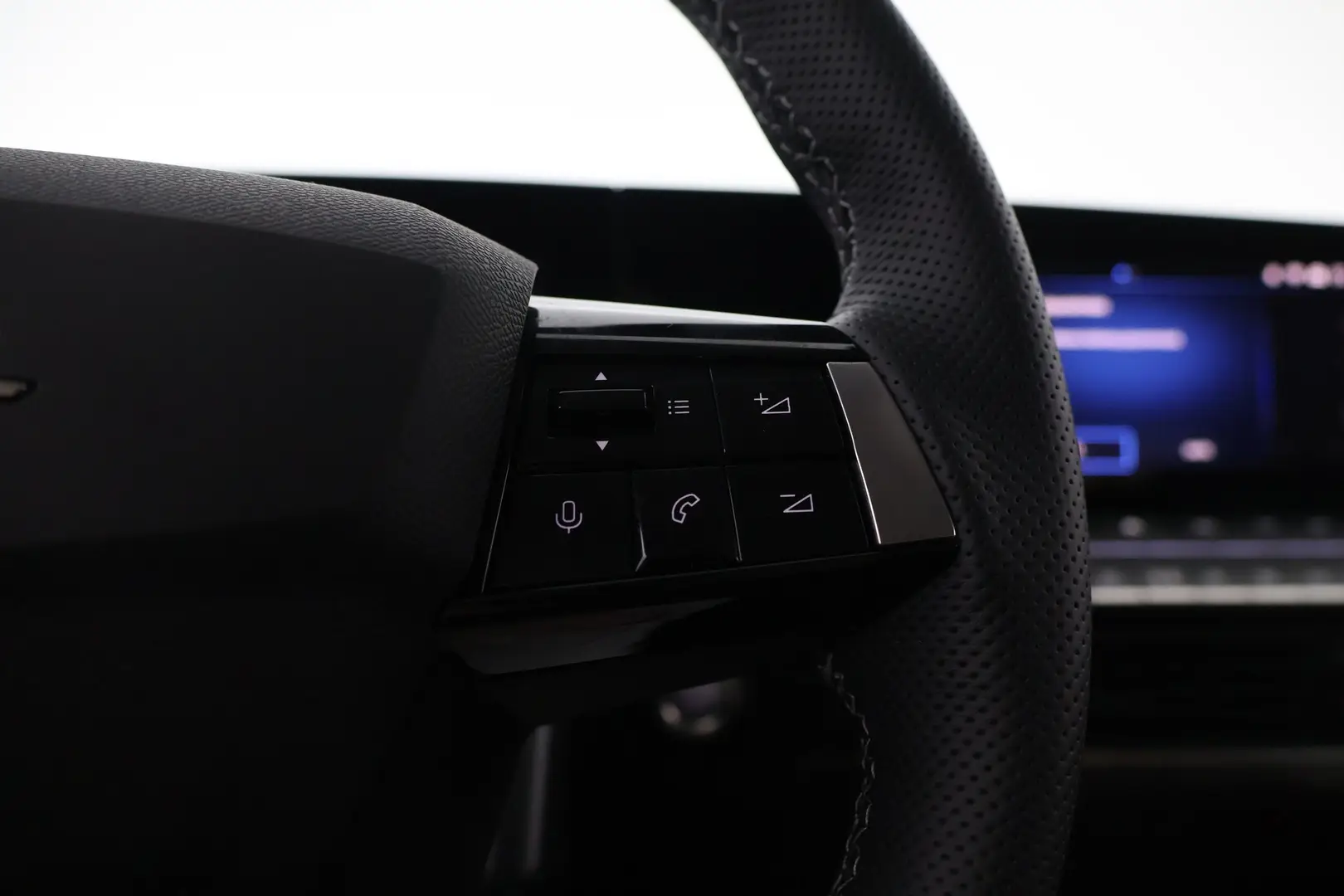 Car Image - 2I1DUYIHXgcXezyGhc7NFO