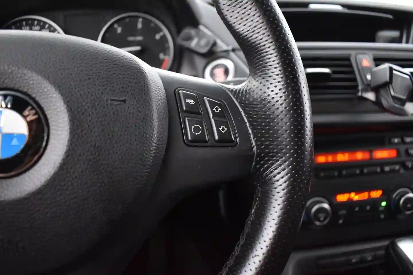 Car Image - 4nBsqiNdIBJt220qY41Tkh
