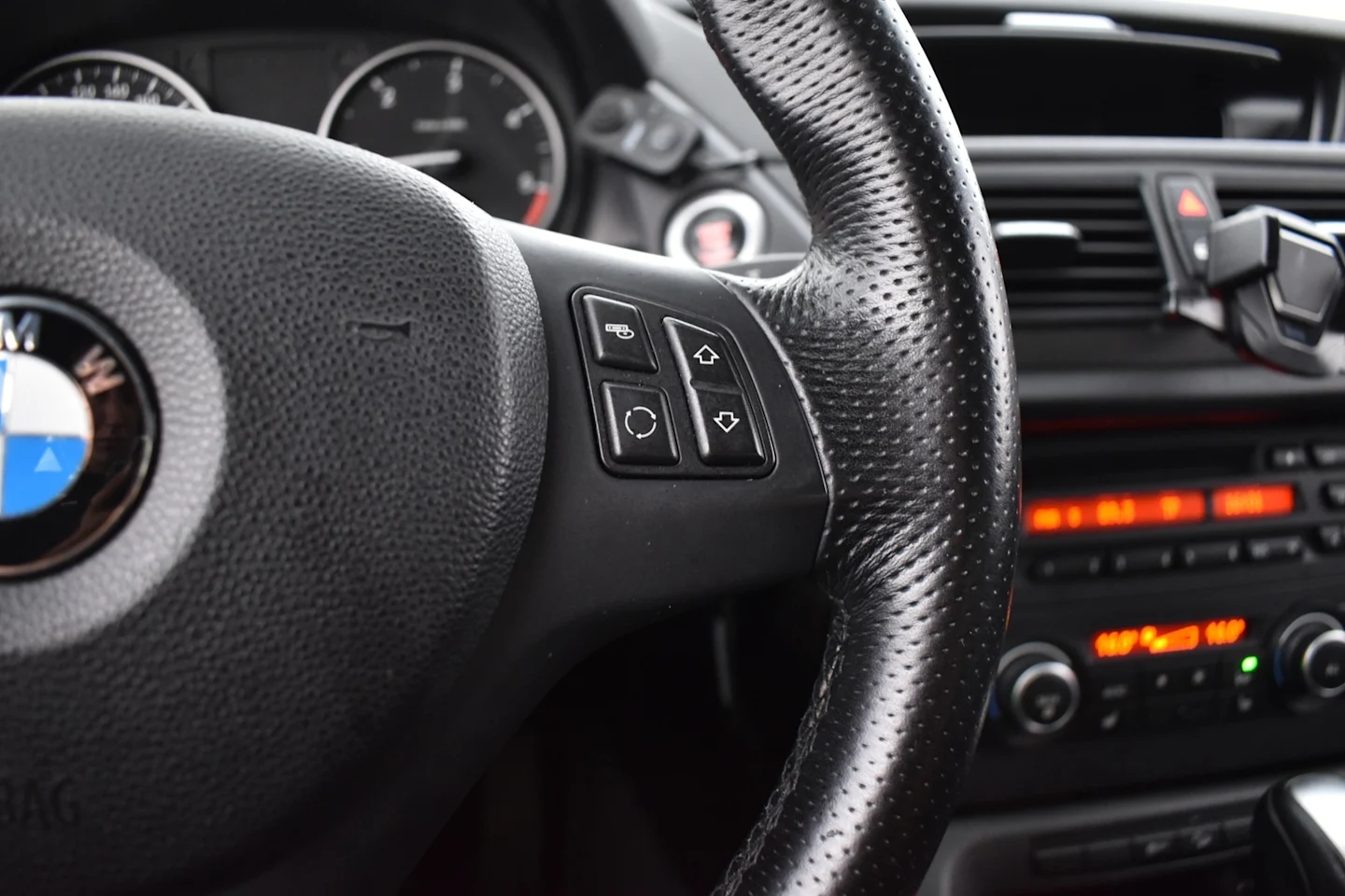 Car Image - 4nBsqiNdIBJt220qY41Tkh