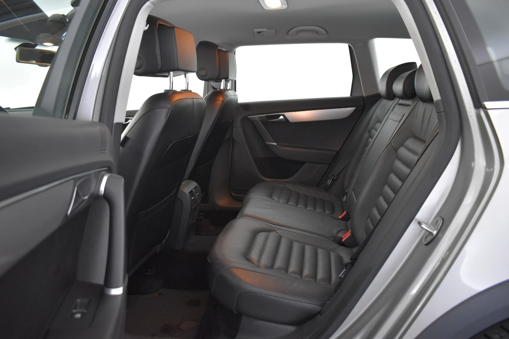 Car Image - 6I4f66zub3i7LExbnhjMRj