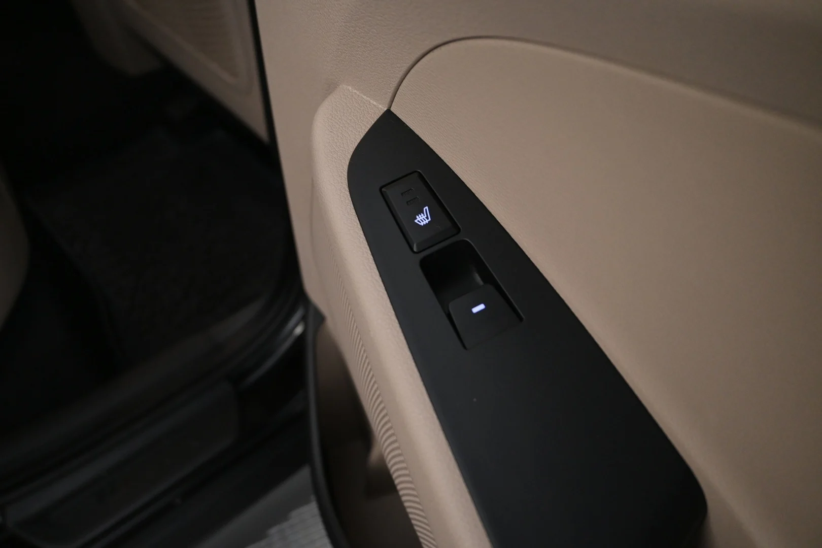 Car Image - 4T3HzvFyVanbmTNdp4zZKv