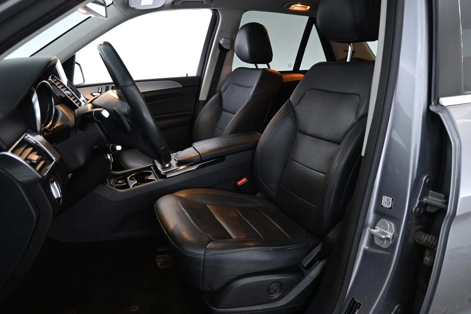 Car Image - HUSmMxTpTYpnOfLxOeceP