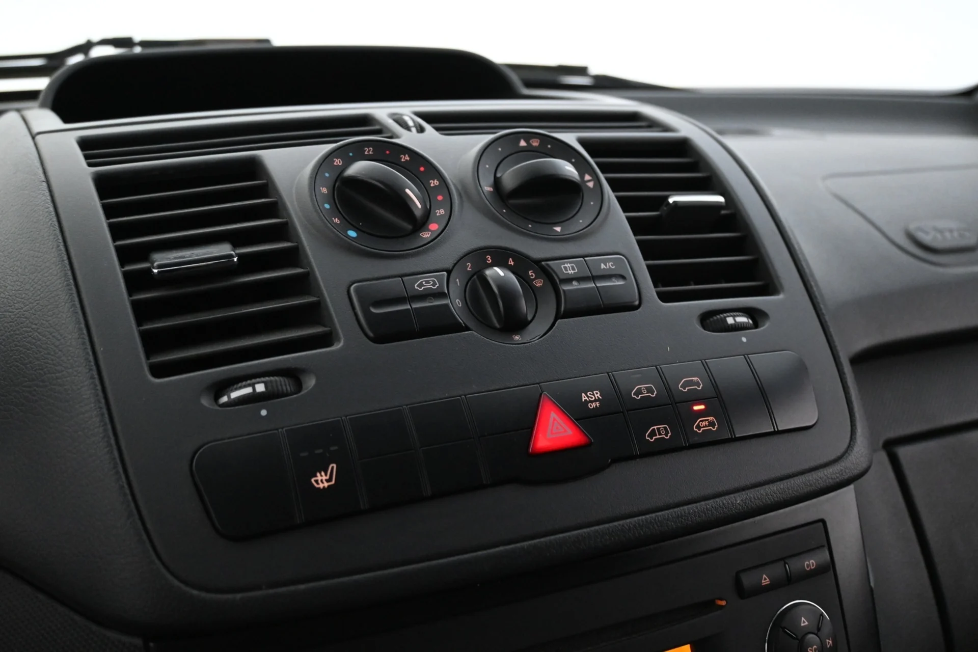 Car Image - 166a2ayWlJuLXJErwGQ7l4