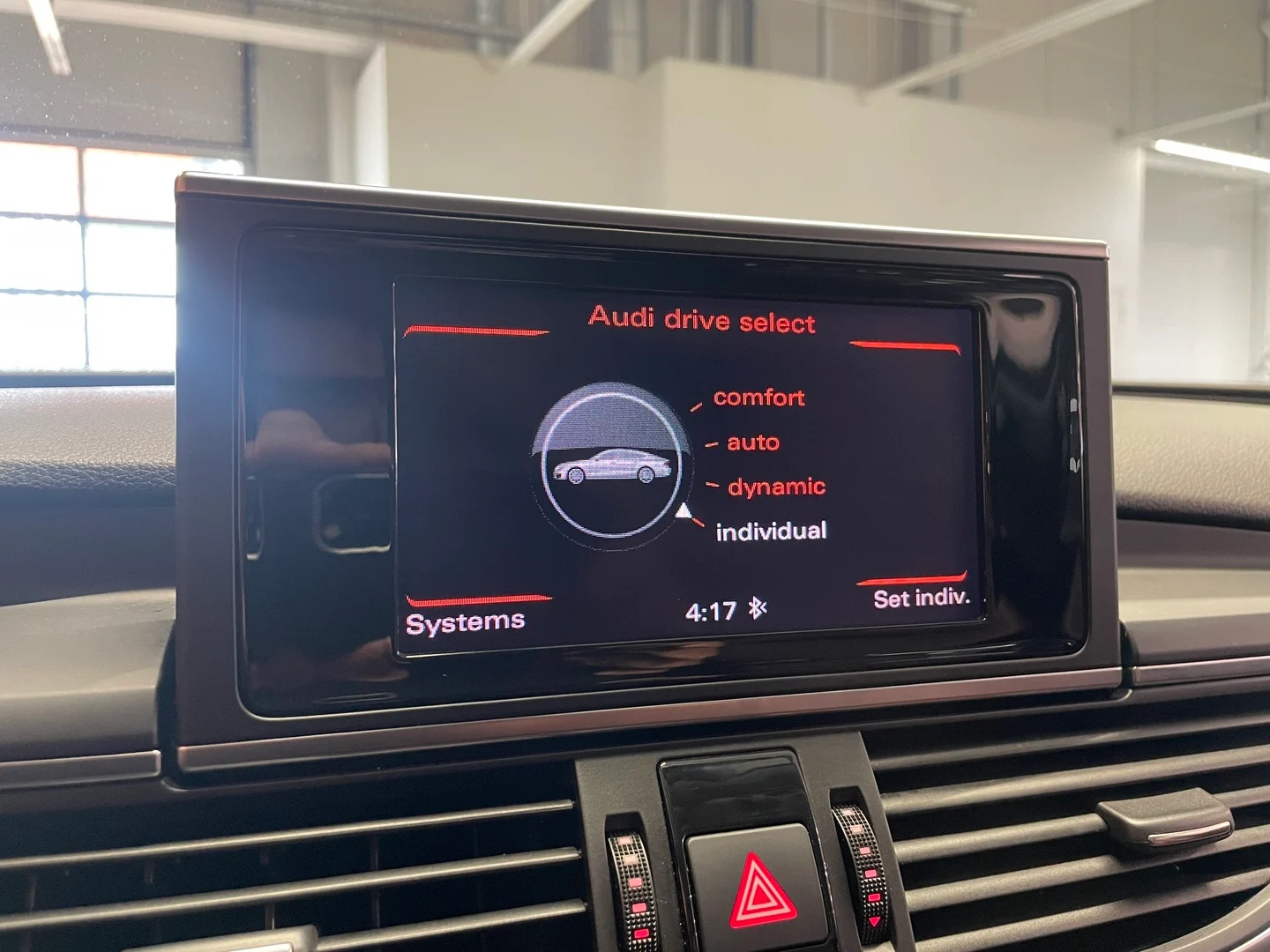 Car Image - 6JI6Ua9BB20aoM6xz8ZYy3