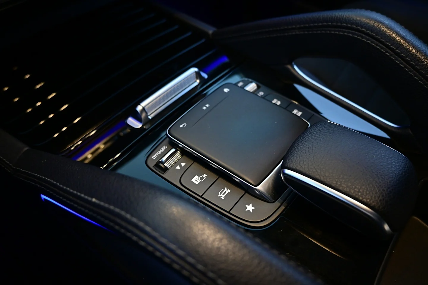 Car Image - 1vQPooi9DLOoBX9TilYhrc