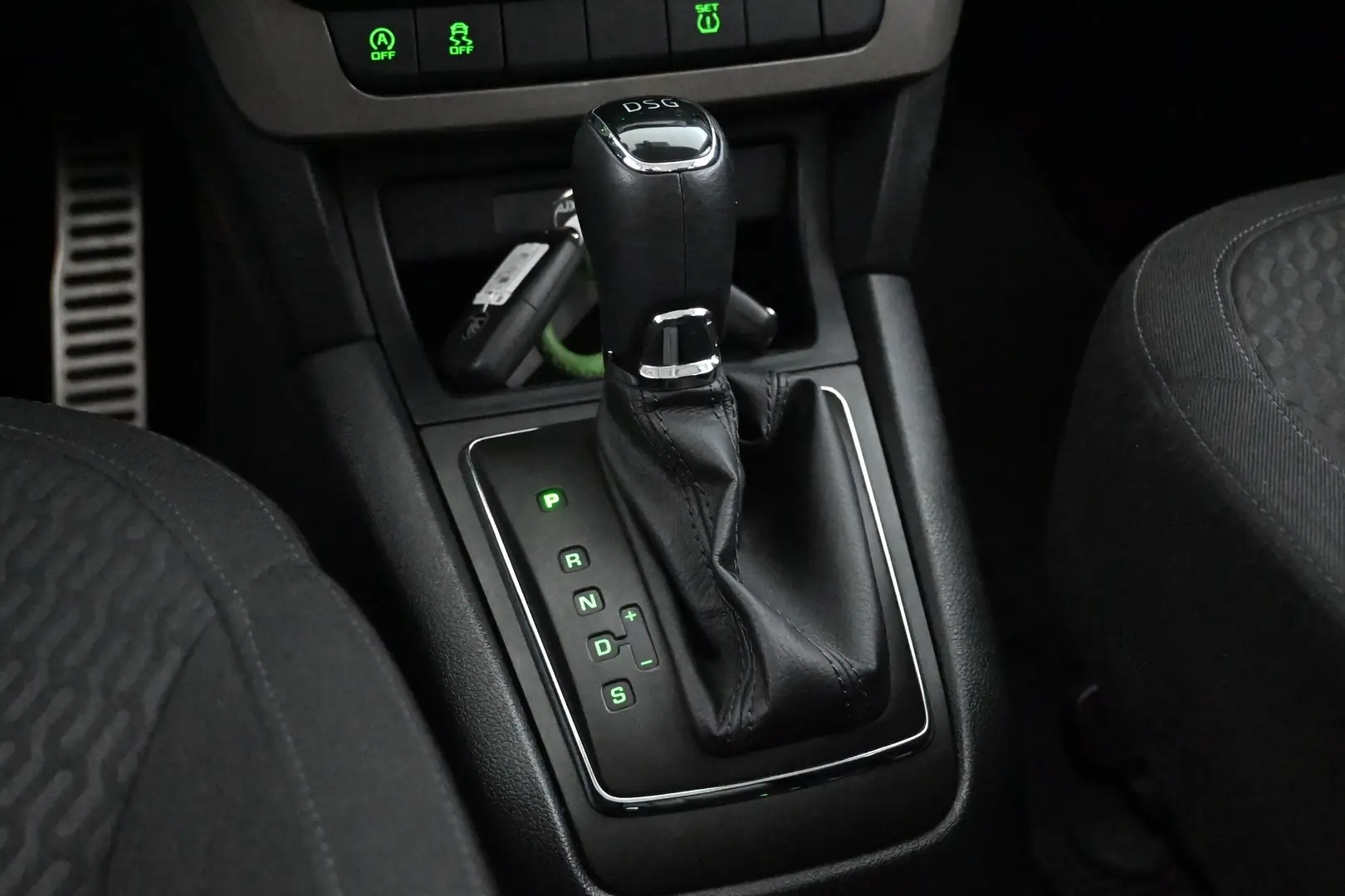 Car Image - 7orpfEMdGpuRieWXSZ9plI