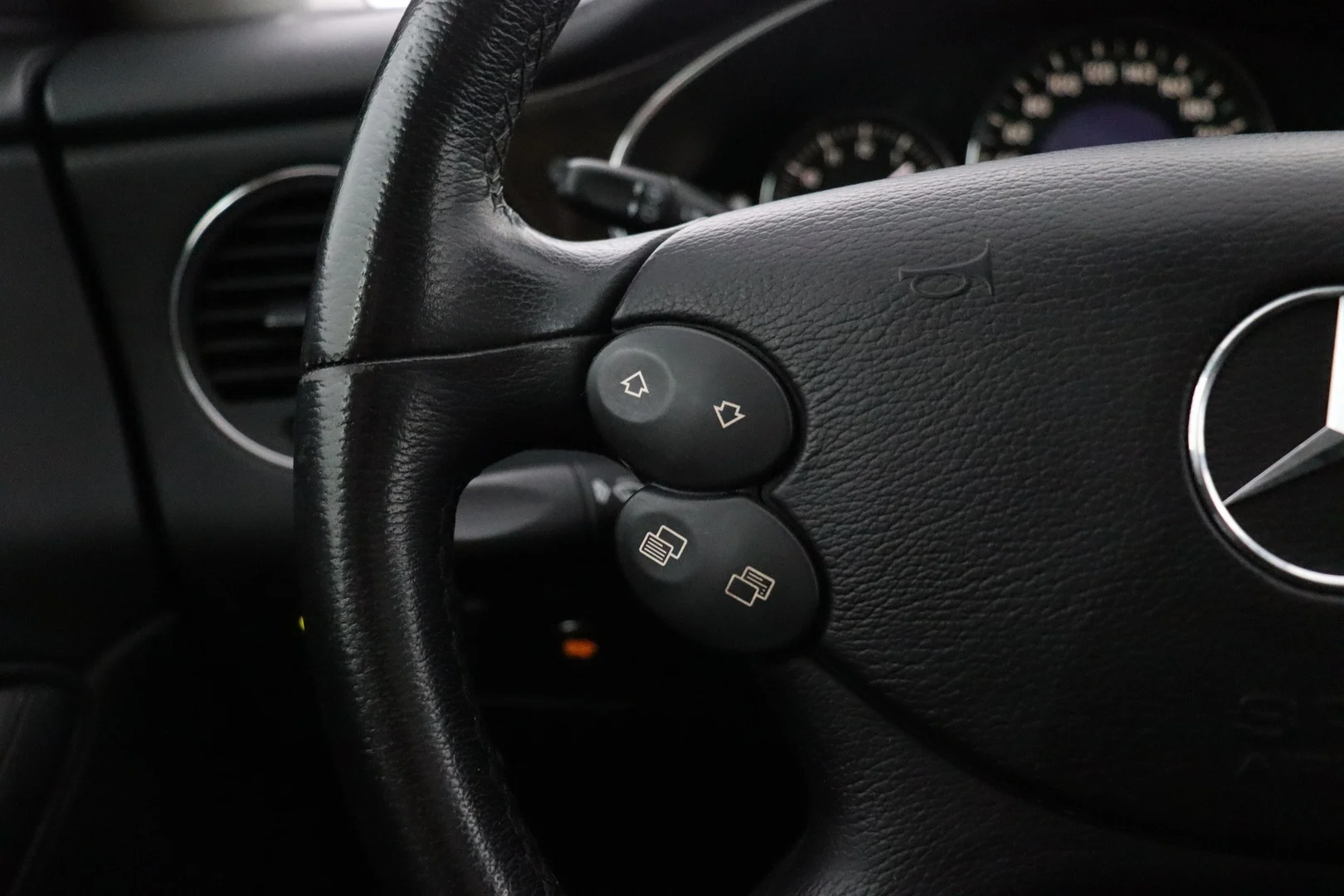 Car Image - 2K2PFJF0axmdAznzsYCeh0