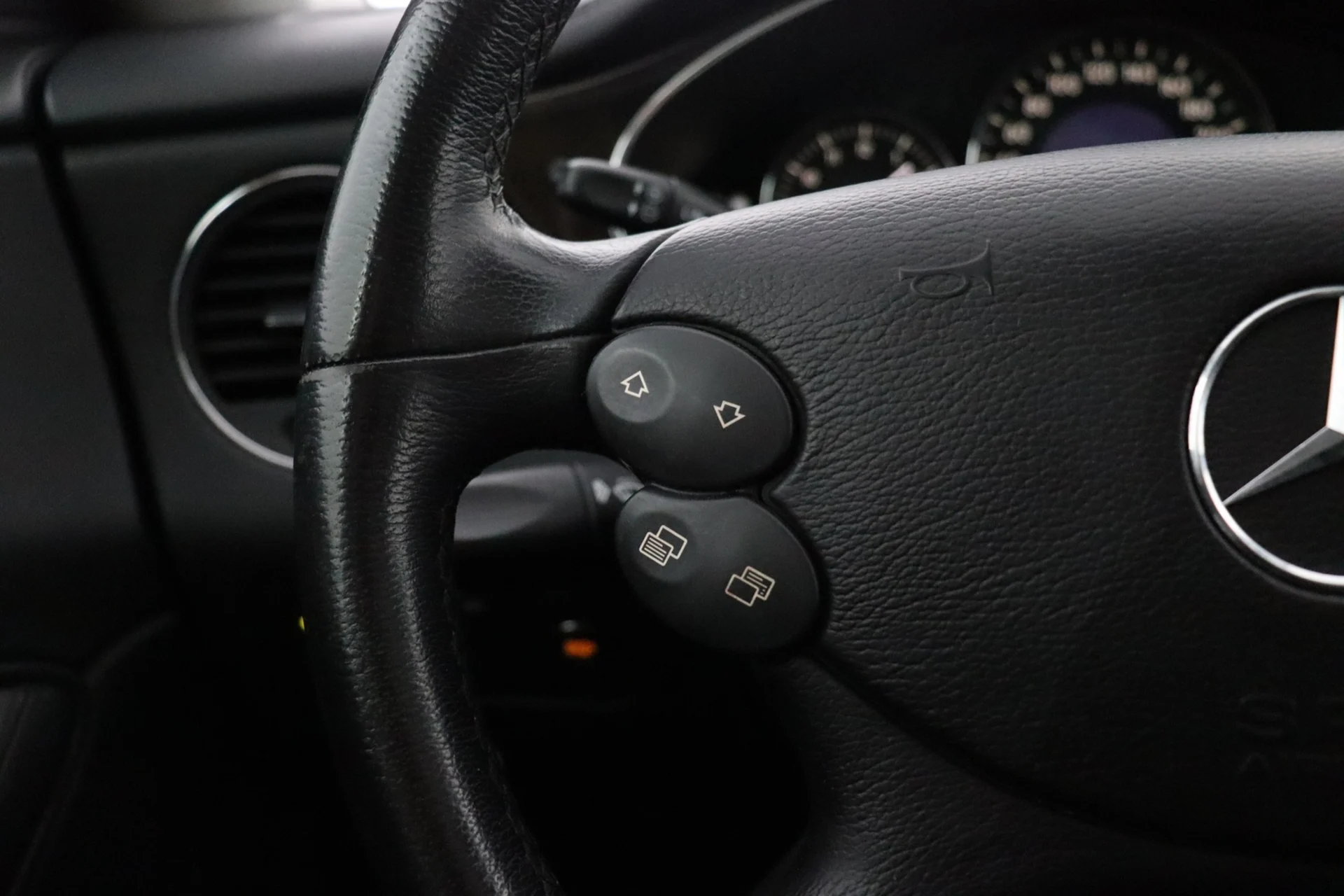 Car Image - 2K2PFJF0axmdAznzsYCeh0