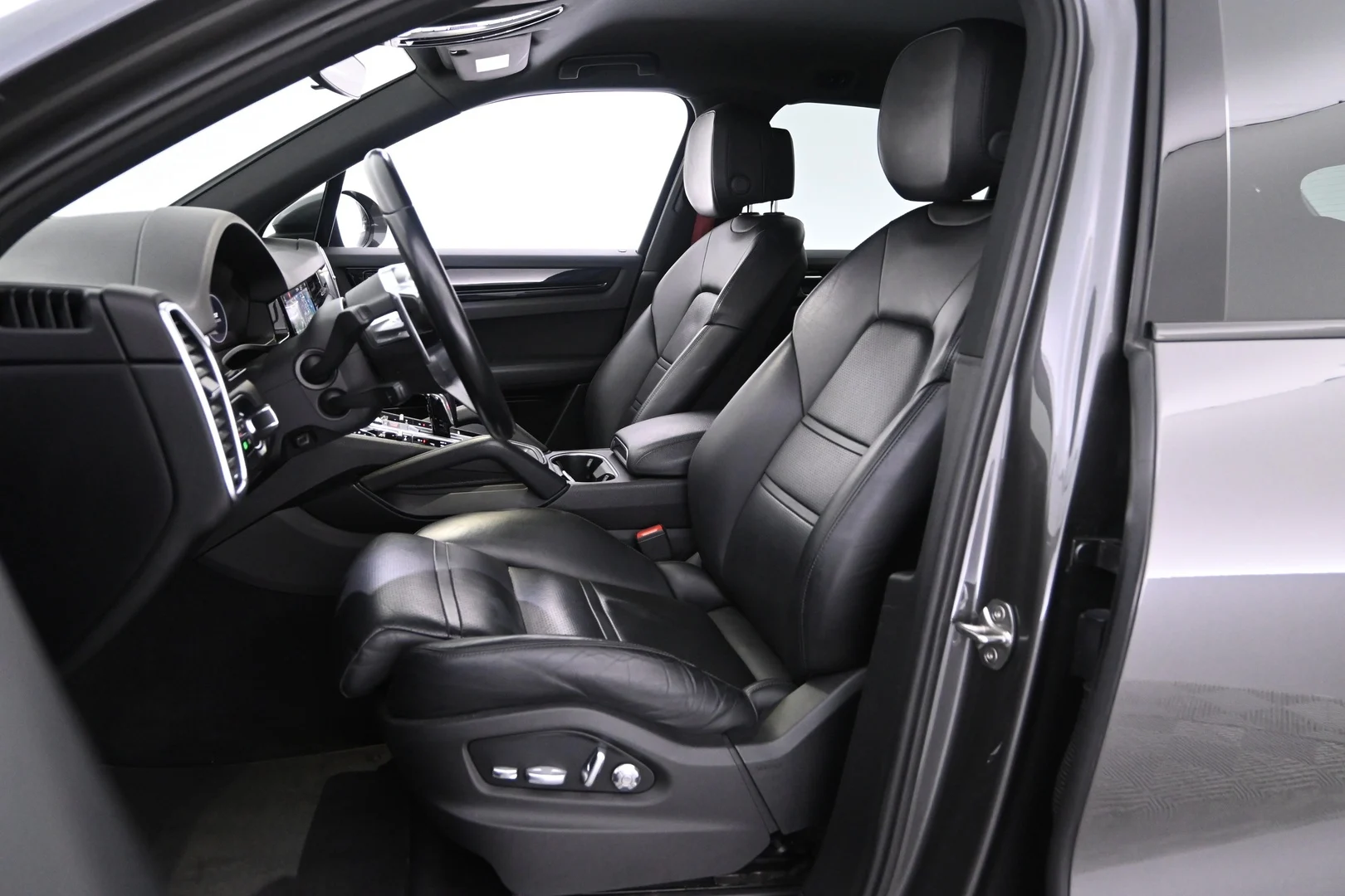 Car Image - 5ZcoXxo3Rc7uYLCBpwpMcA