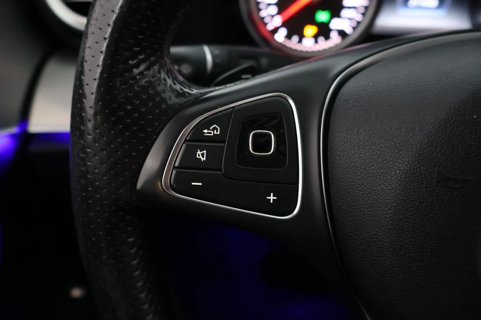 Car Image - qhprAybFkfrH5PCTkSUxL