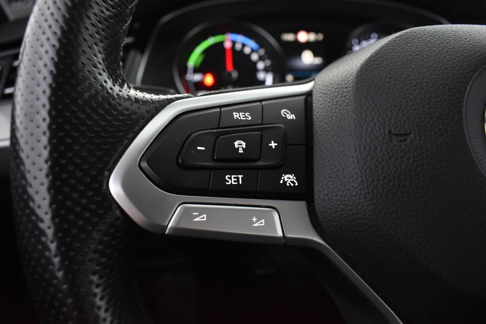 Car Image - 5113yLlnqzAmrWMhT64TZ1