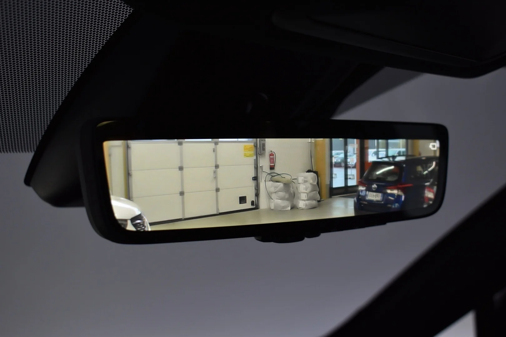 Car Image - AdE27rV5eWRhyI2Buih5t