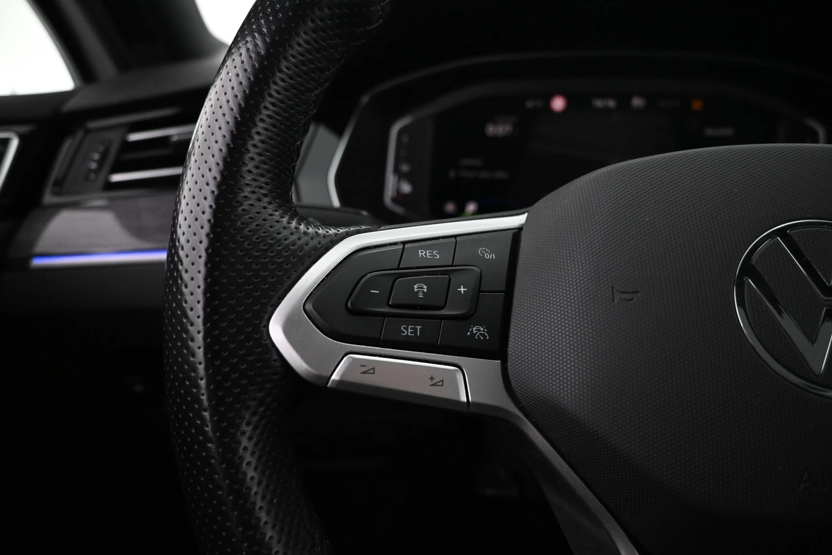 Car Image - 7Dlrm9B6xt6XNtJbBTeuEt
