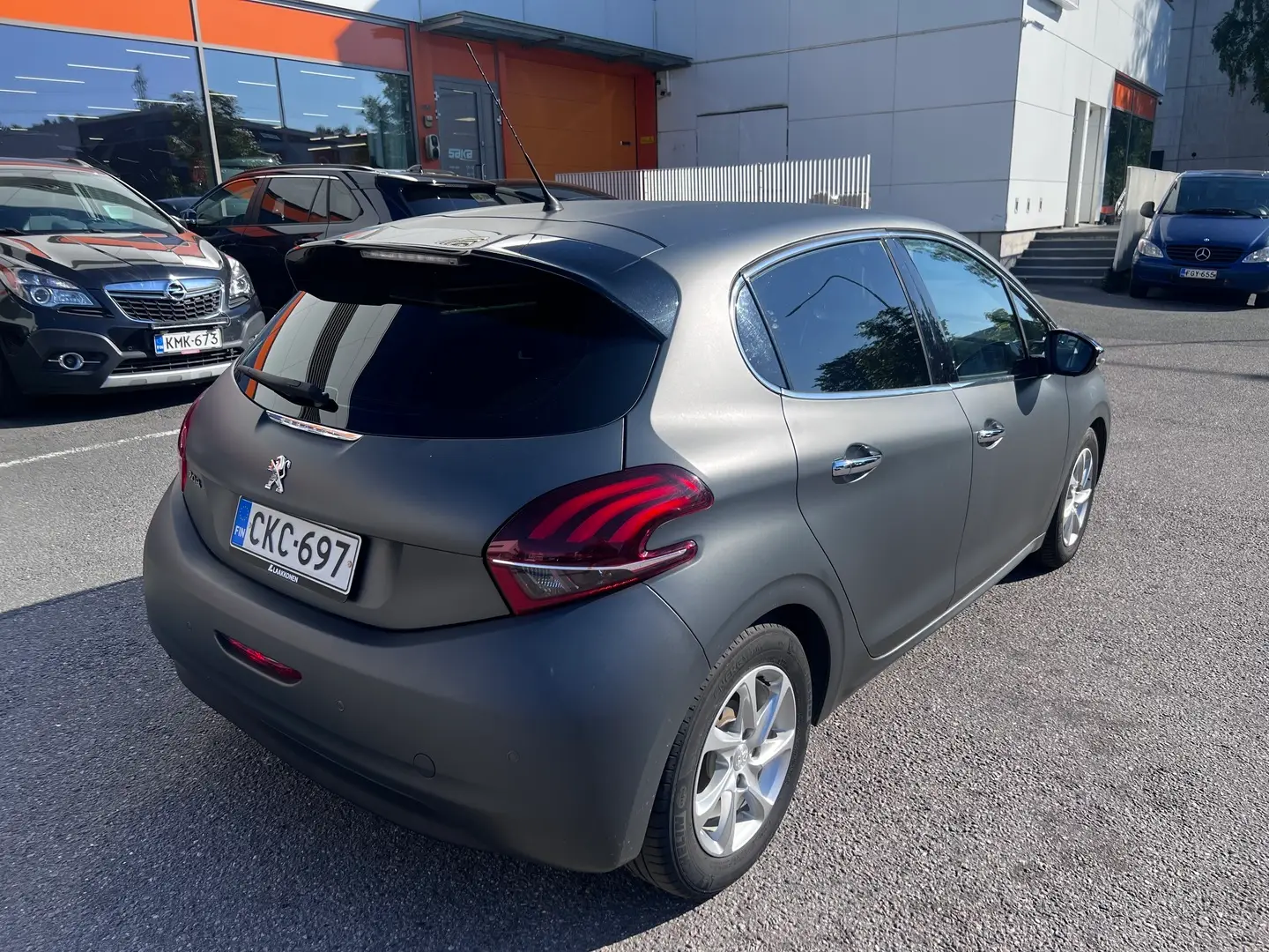 Car Image - 2eVS3098MfzyrZa5kTaJbB