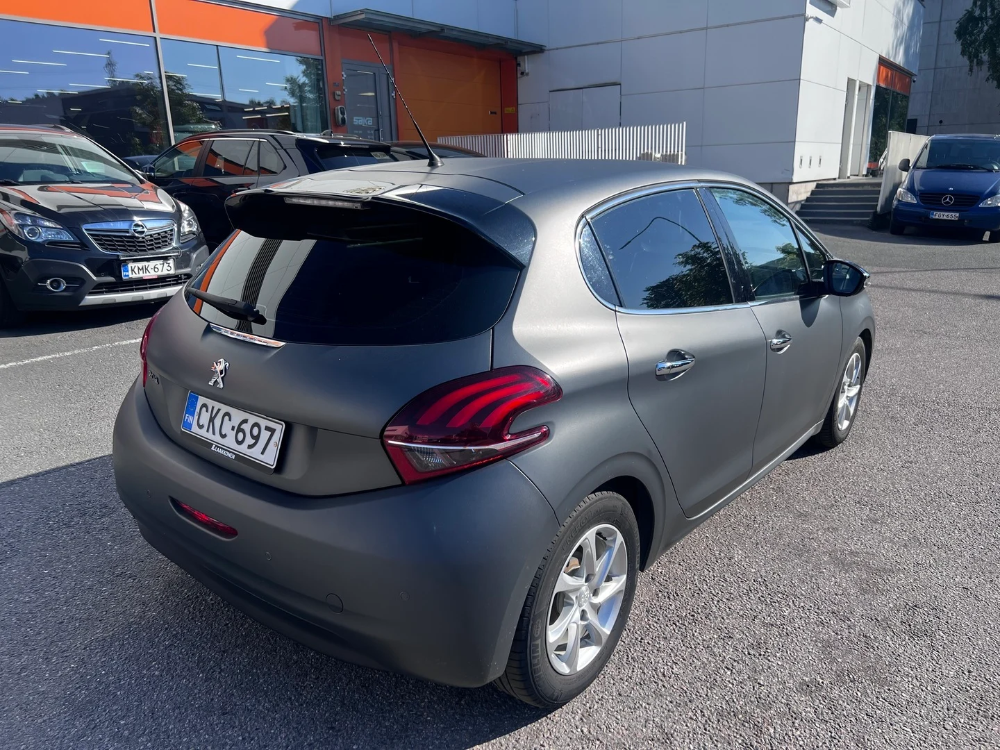 Car Image - 2eVS3098MfzyrZa5kTaJbB