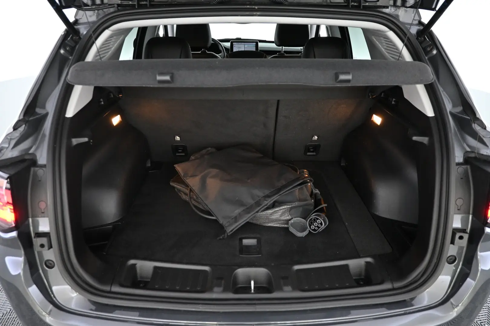 Car Image - 53pXvJhummVsAC4SuguXVz
