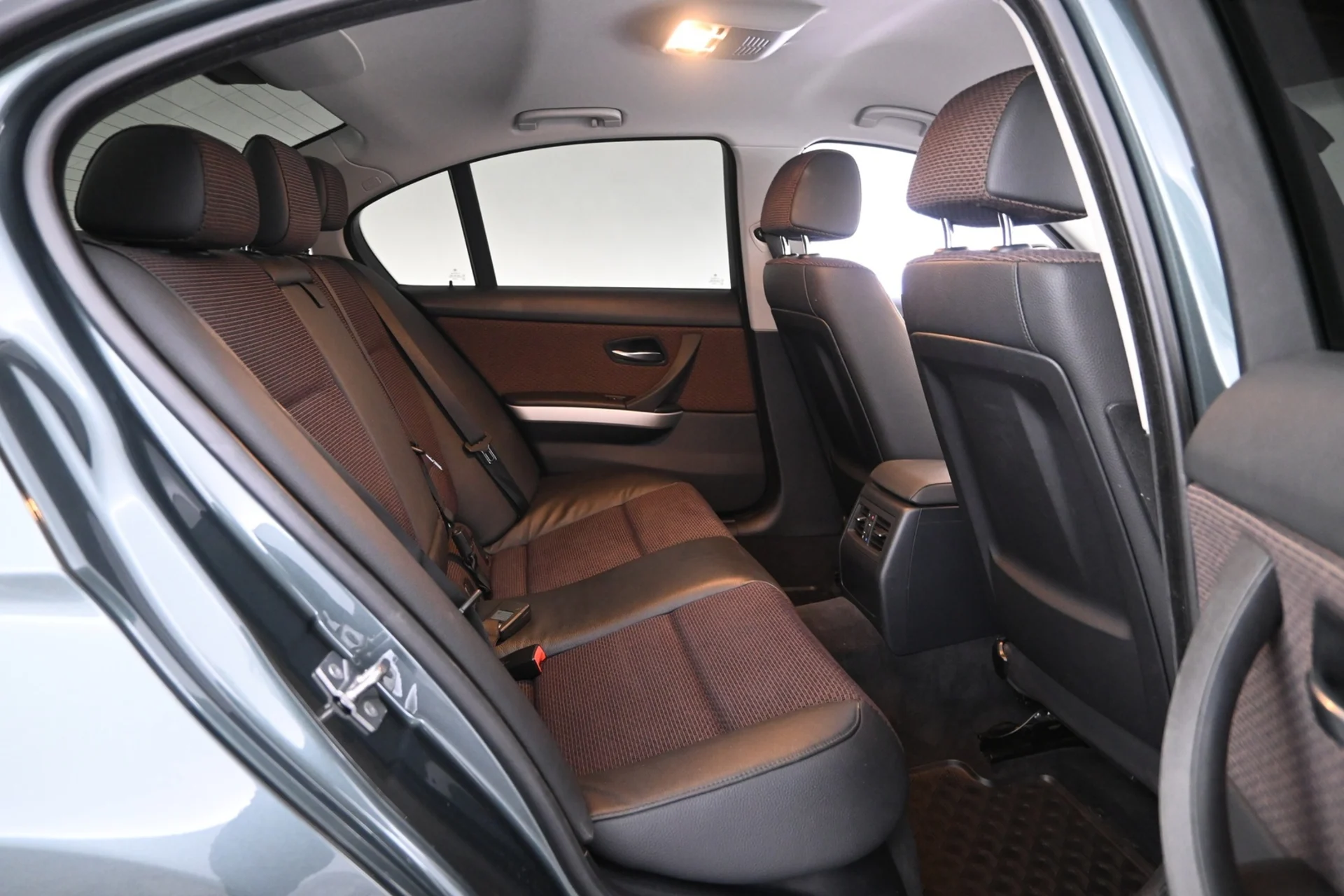 Car Image - 1UP3scBoo3zZhoANMQuBN