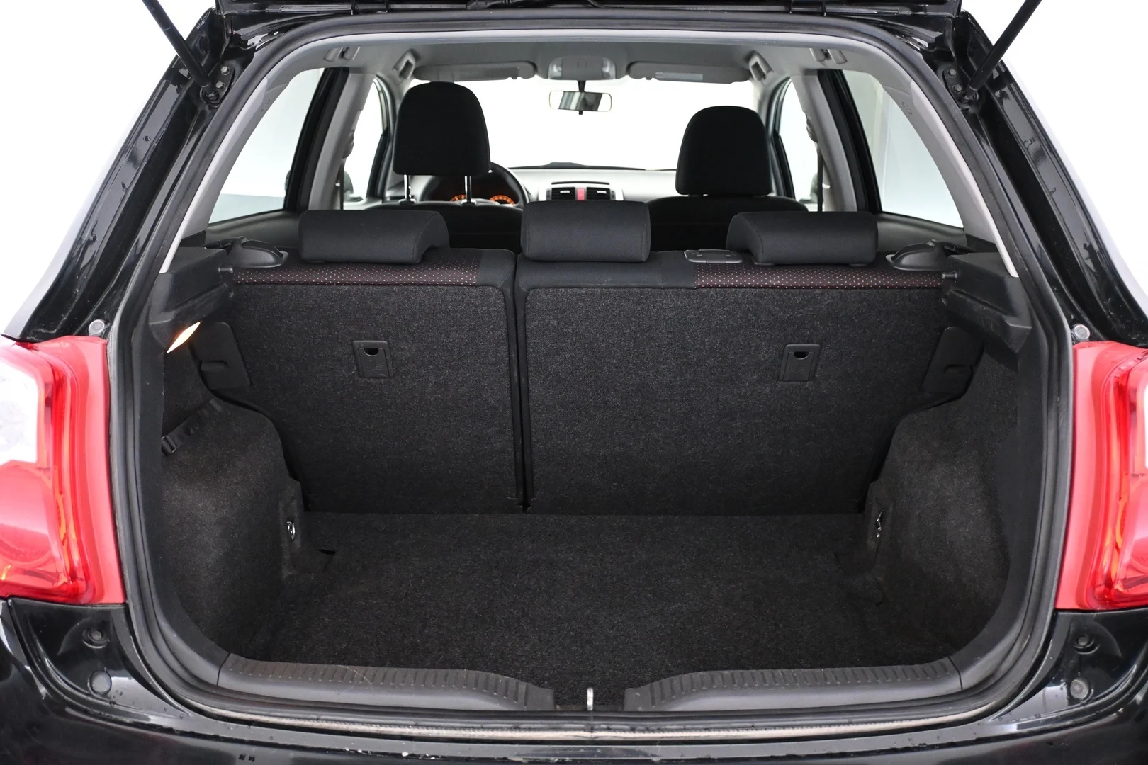 Car Image - 2cW7Rea1AvNziRmDOVpfFi