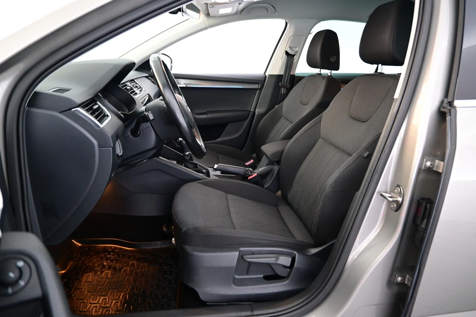 Car Image - 3yPSmzJ0MNZOJQJSgsldfD