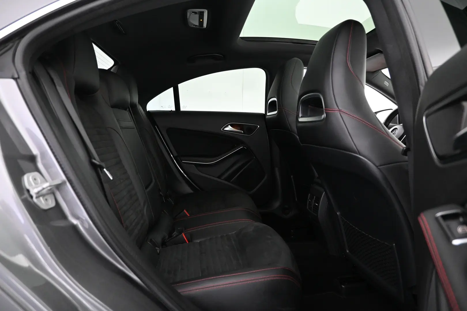 Car Image - 2SwKqRcRaUFfAt1ioTcqmF