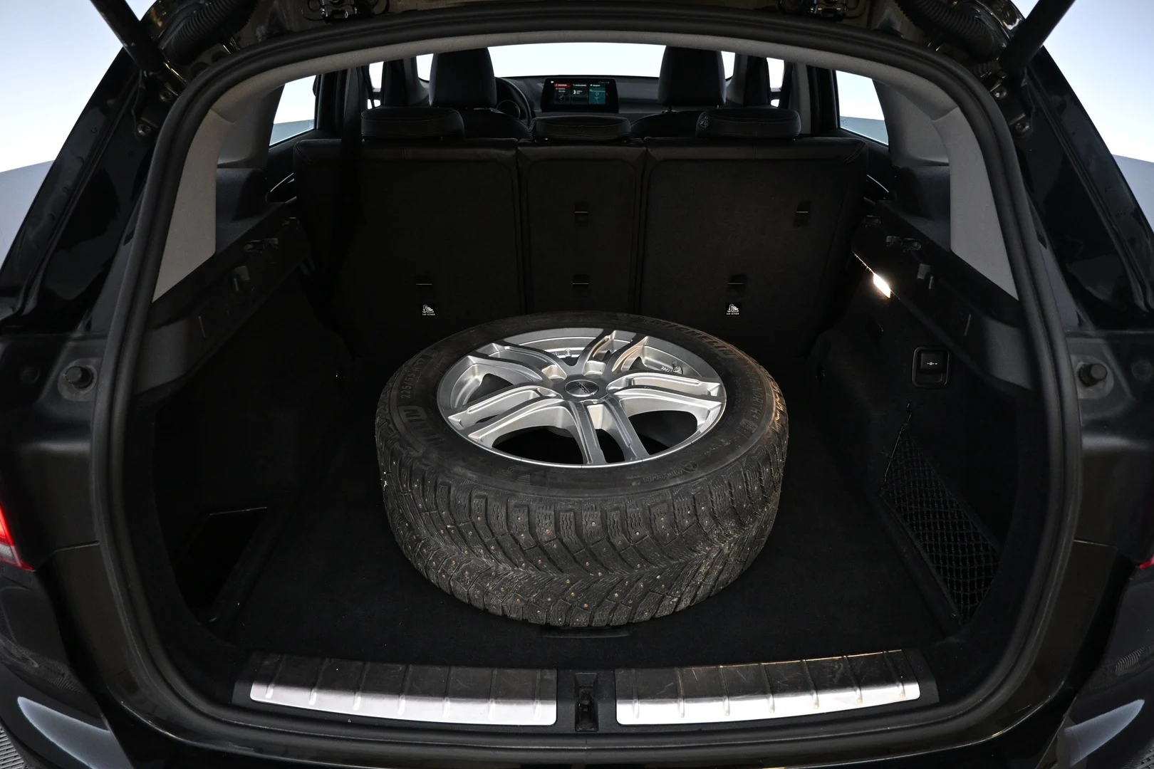 Car Image - 5NzZh4SHFf64lgO9fo861k