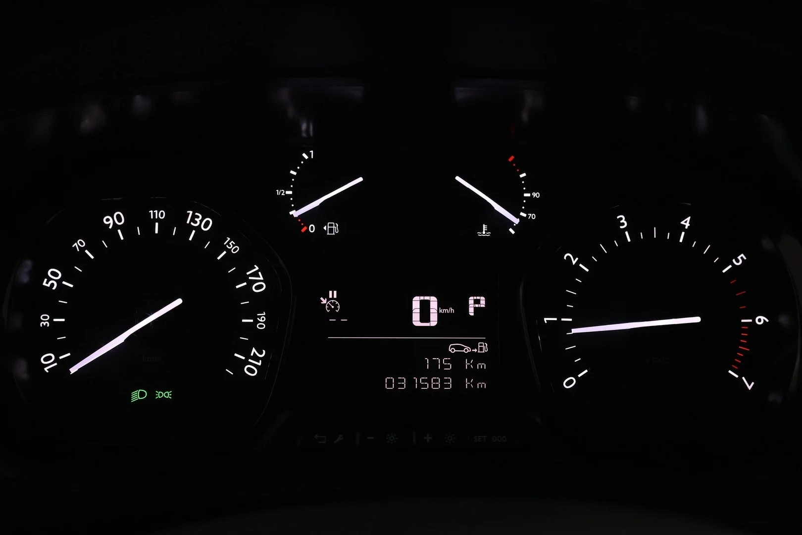 Car Image - 4ypYDqXEJR1HDFZ4JX2Ms5