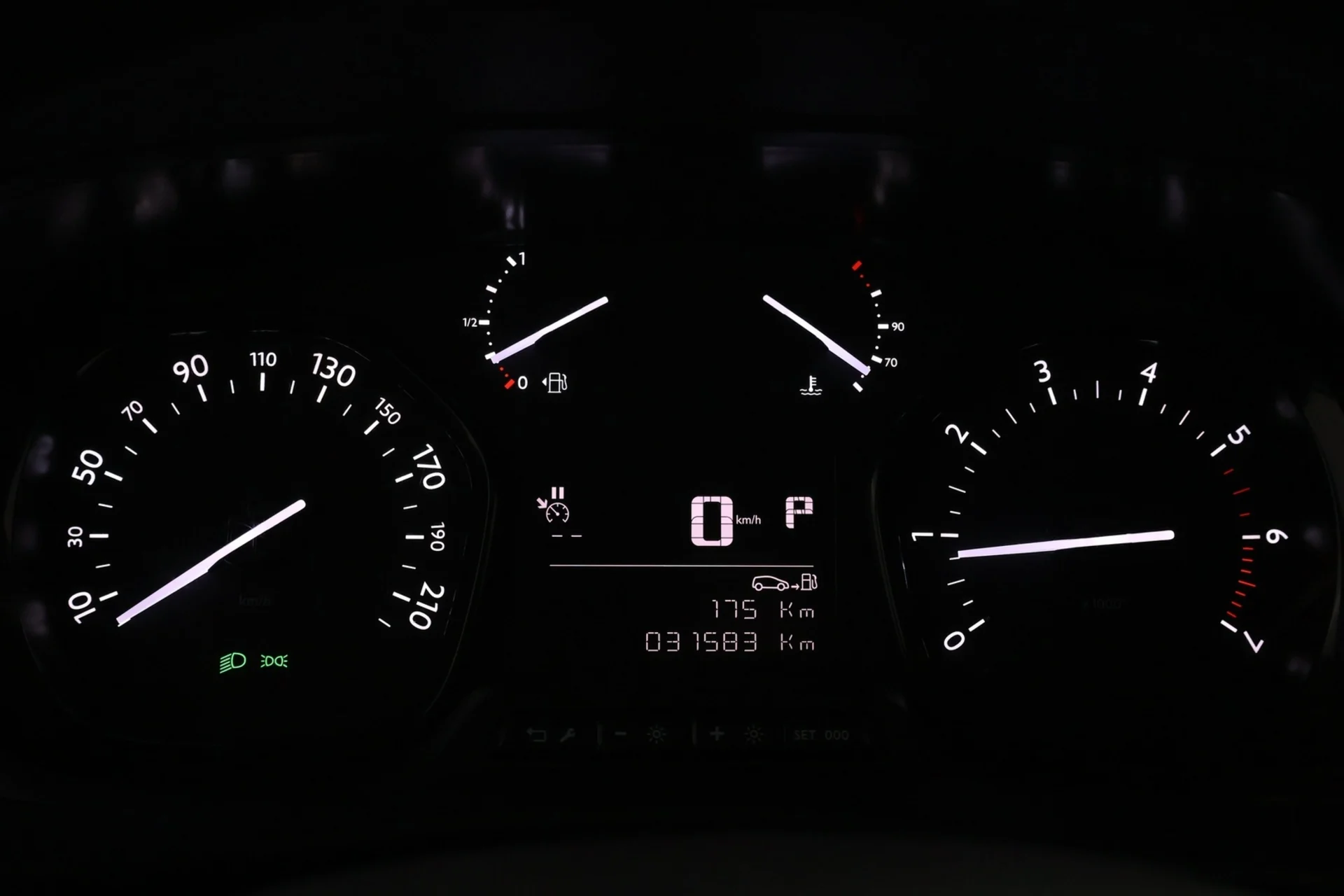 Car Image - 4ypYDqXEJR1HDFZ4JX2Ms5