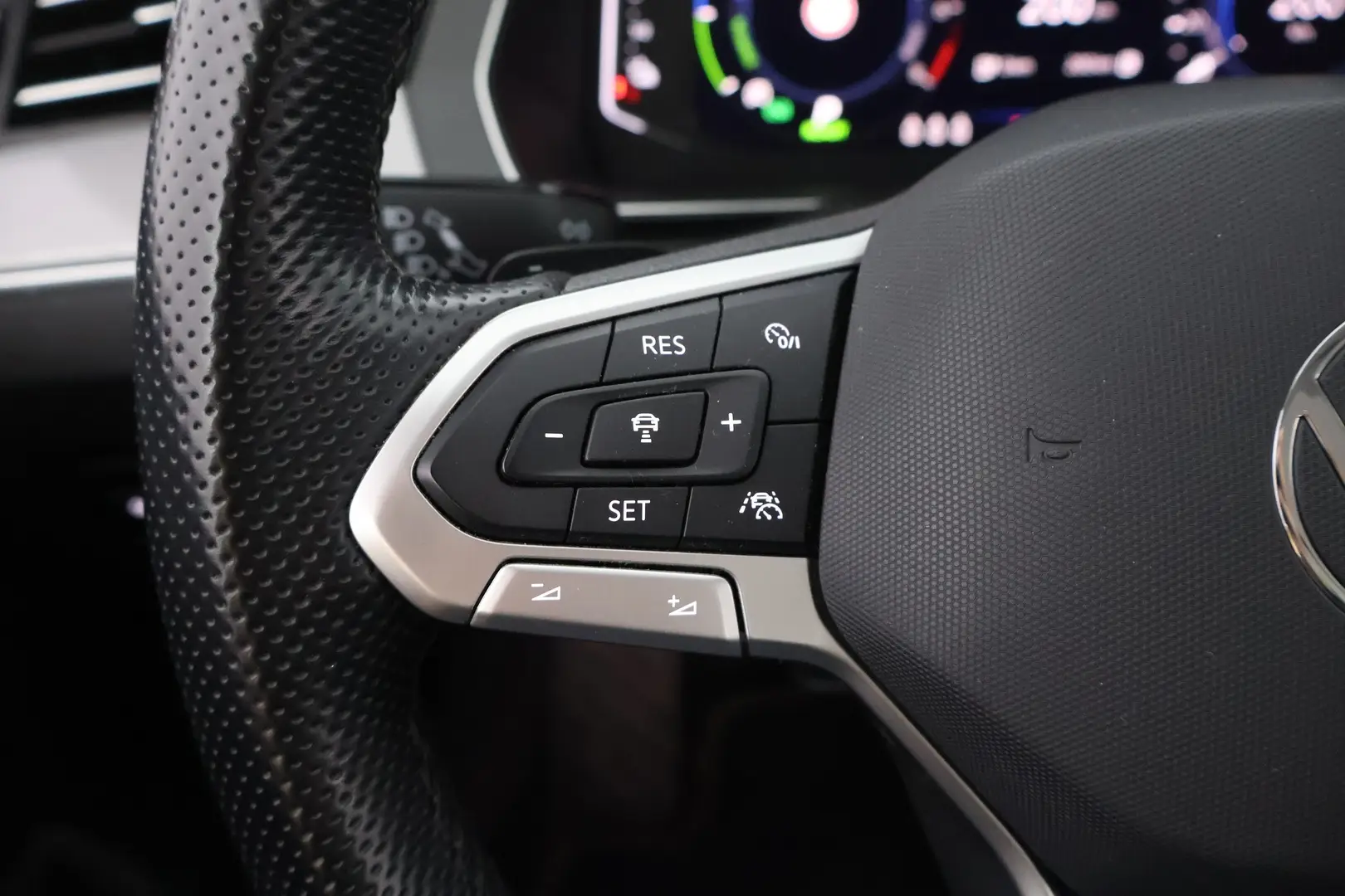 Car Image - chha1U4xxfSk2DhTmcNIB