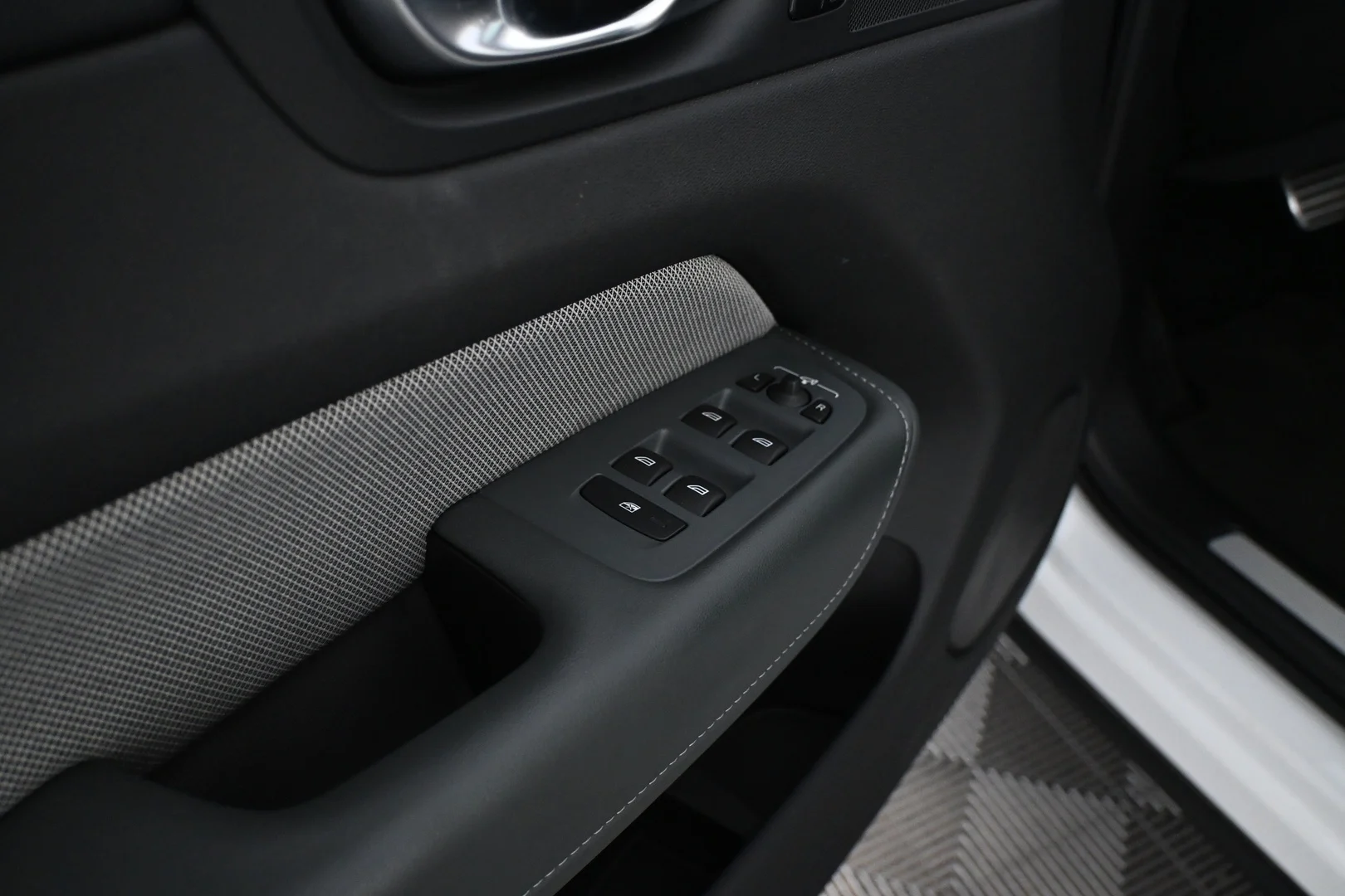 Car Image - 4LNRrA6vgtepW90o9H7vlx