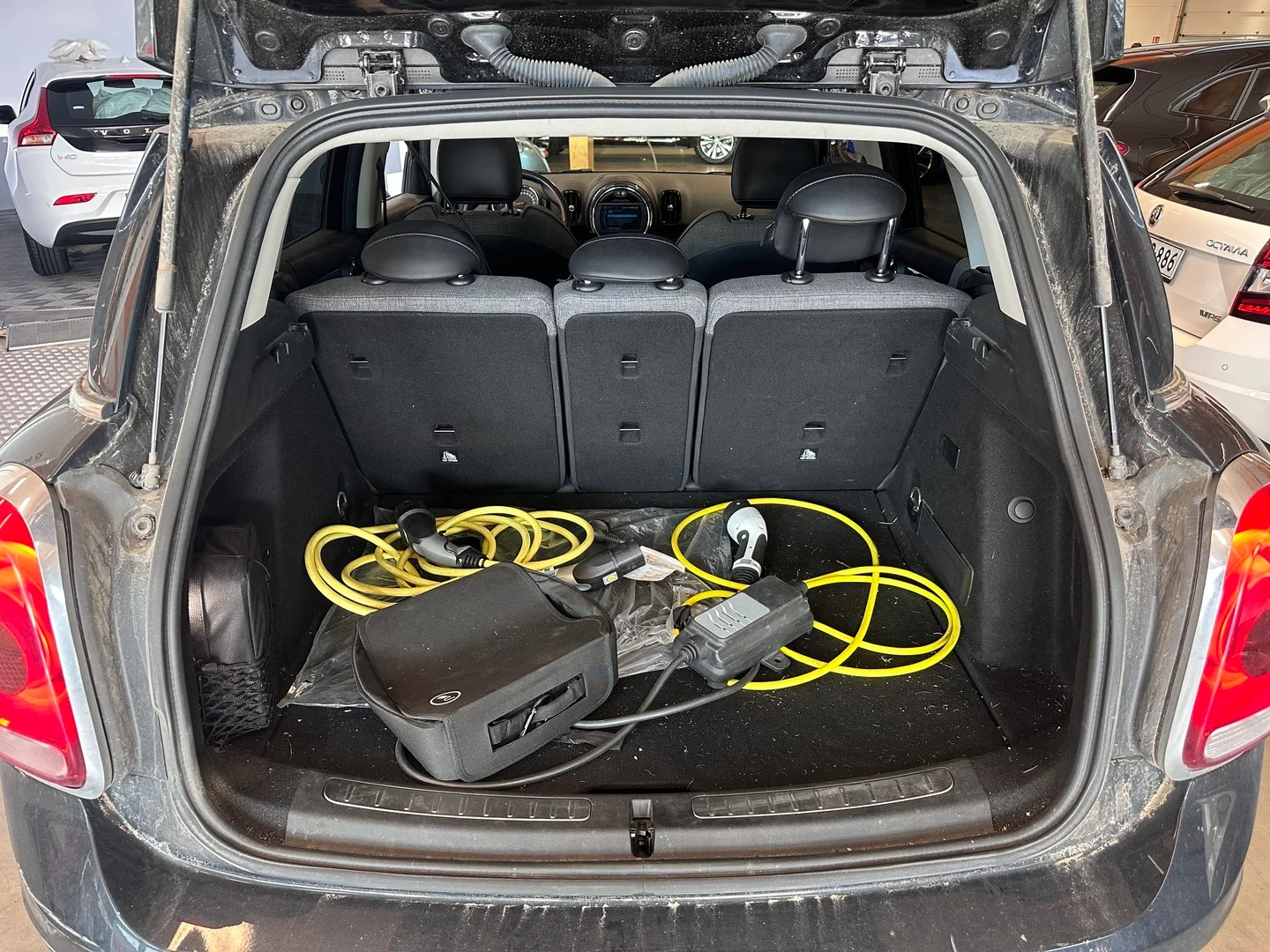 Car Image - 6L1h2K0UcVAehB6d9aBsfY