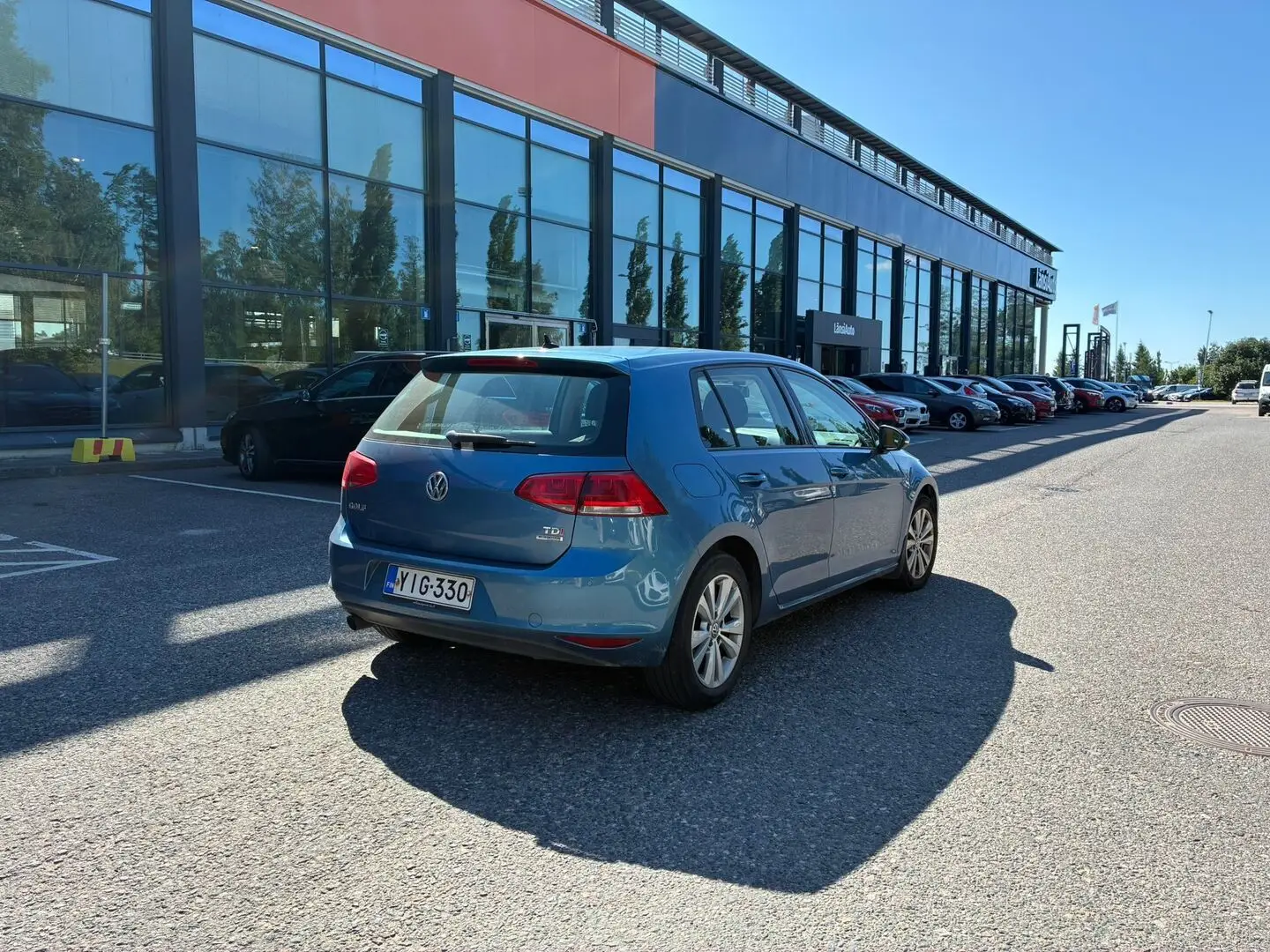 Car Image - 2W0RMaahkwSesi1YlWqHFZ