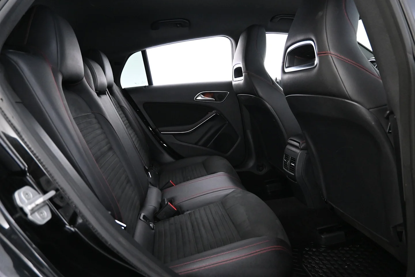 Car Image - 5b5Xga2ytzmQ3vgQAue4Rk