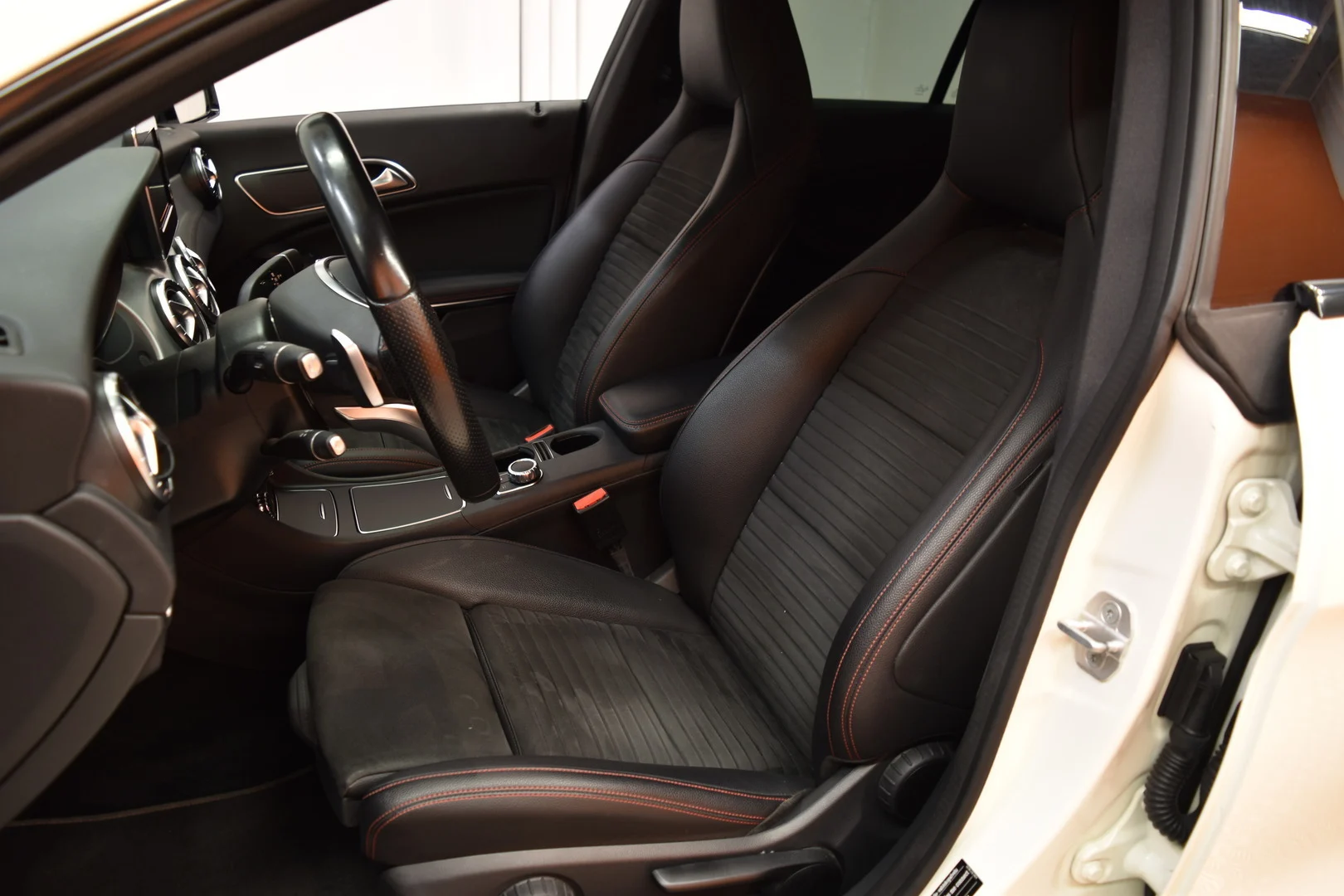 Car Image - 5xeVc0hE3MOsDogtoi97Eq