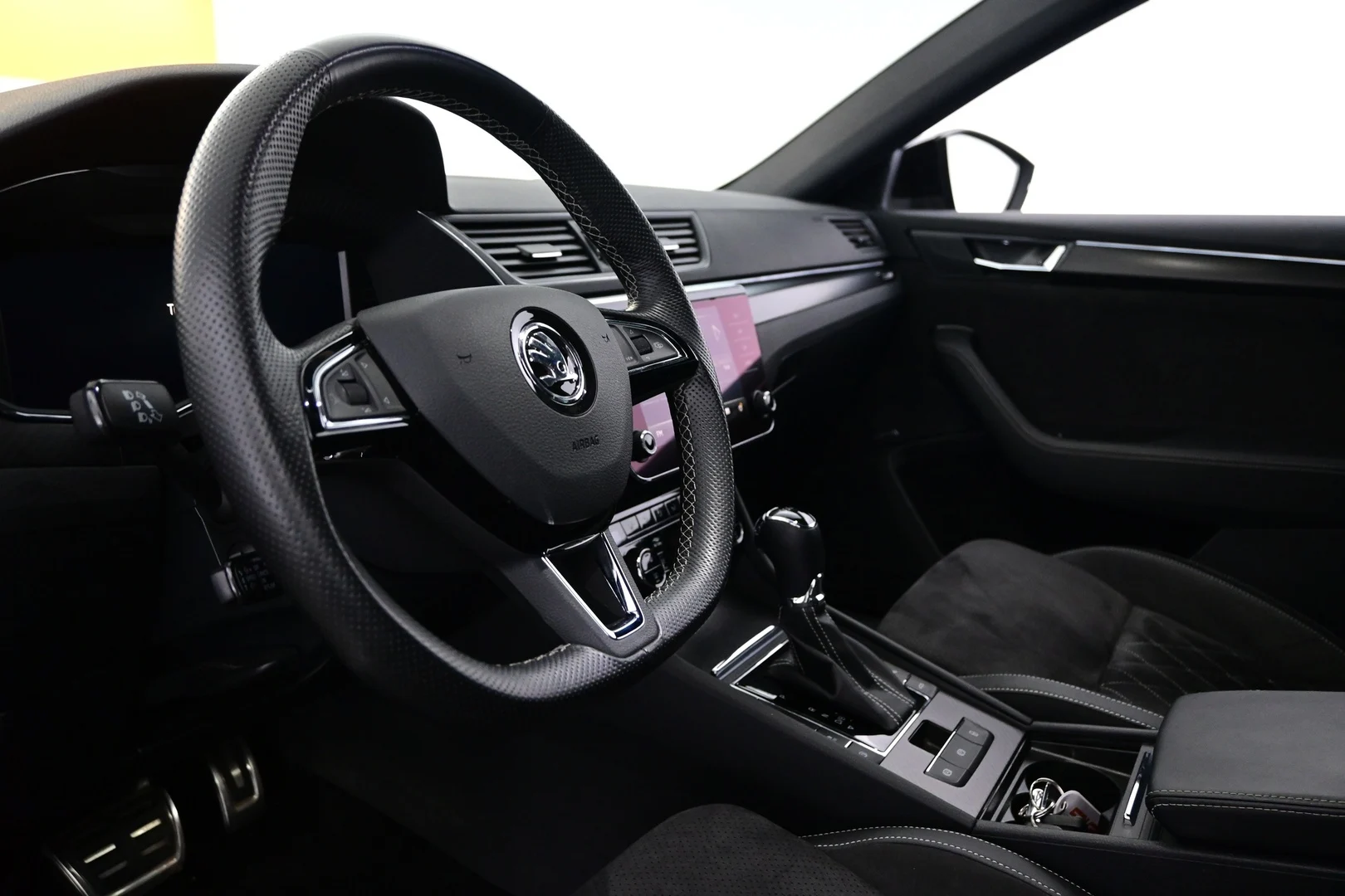 Car Image - 6ziZrS8N9Ews4MW5MIl2Pa