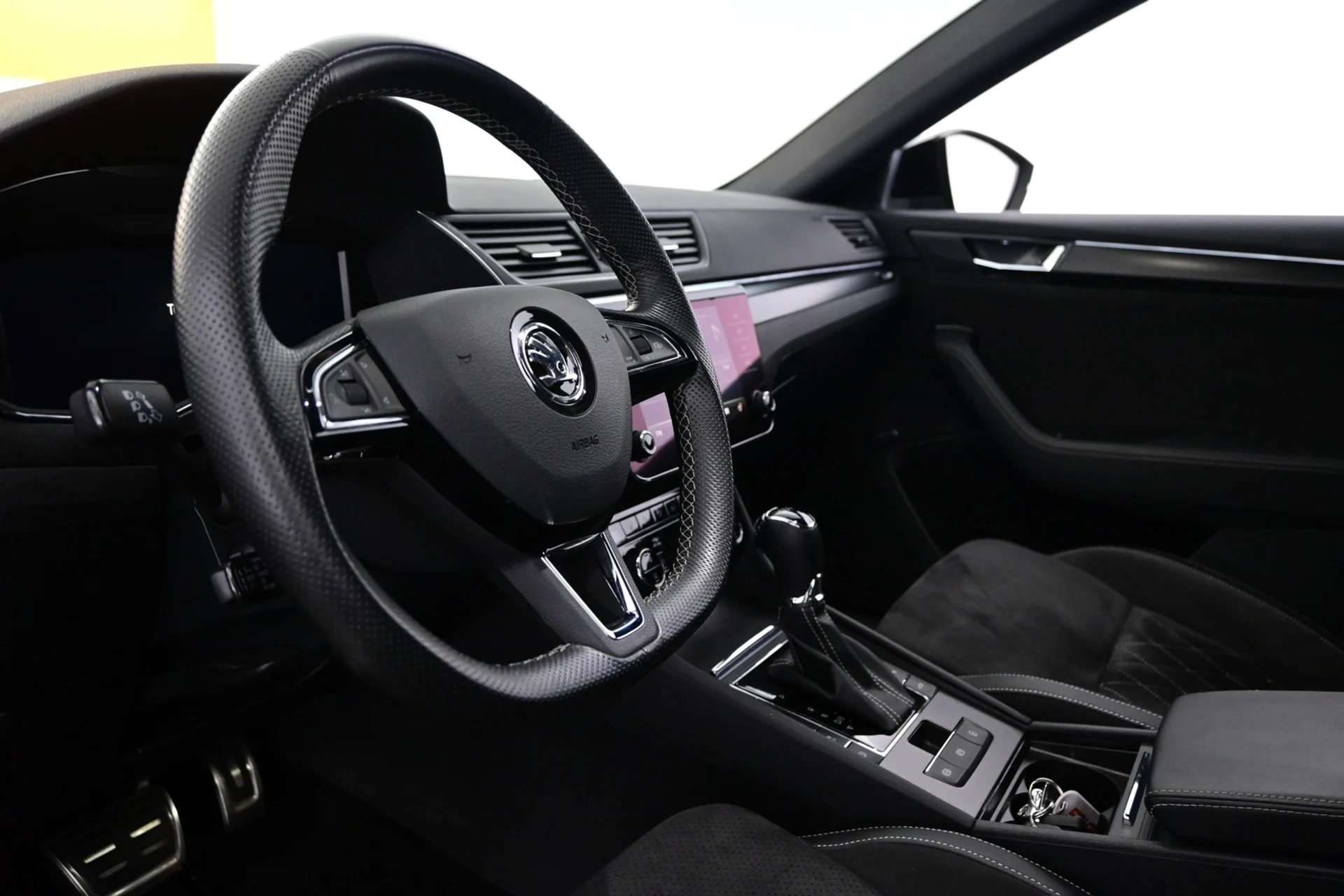 Car Image - 6ziZrS8N9Ews4MW5MIl2Pa