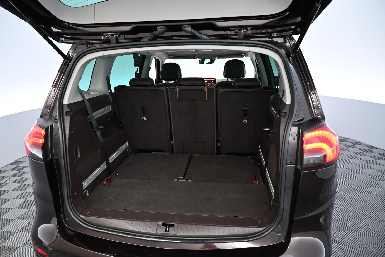 Car Image - 7p5PRHp5h6oy5ZmyzM81vn