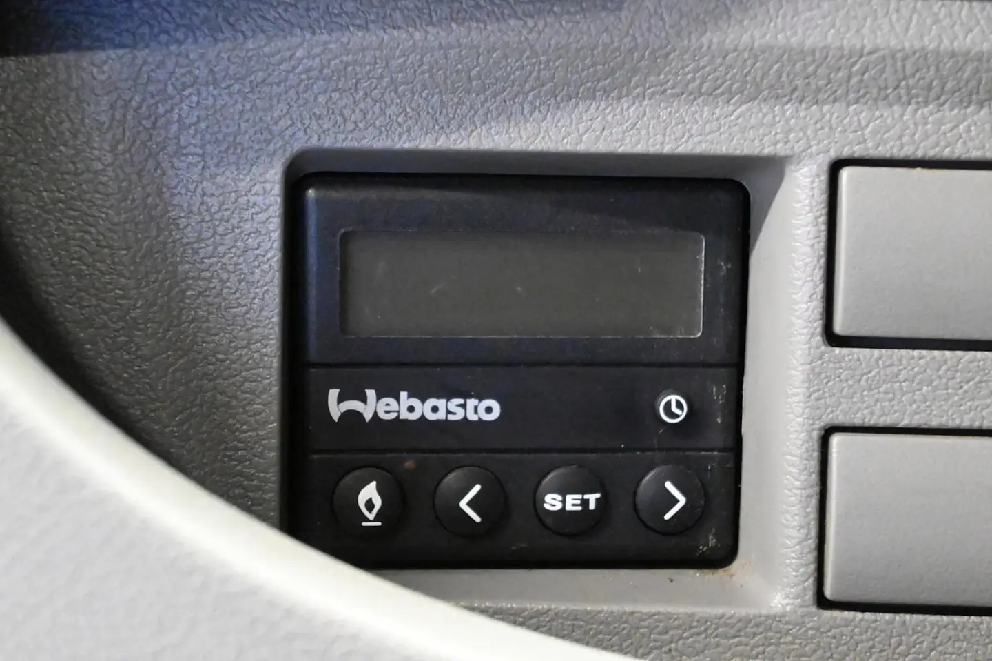 Car Image - FwLnQaOyR1viPrMTaf93v