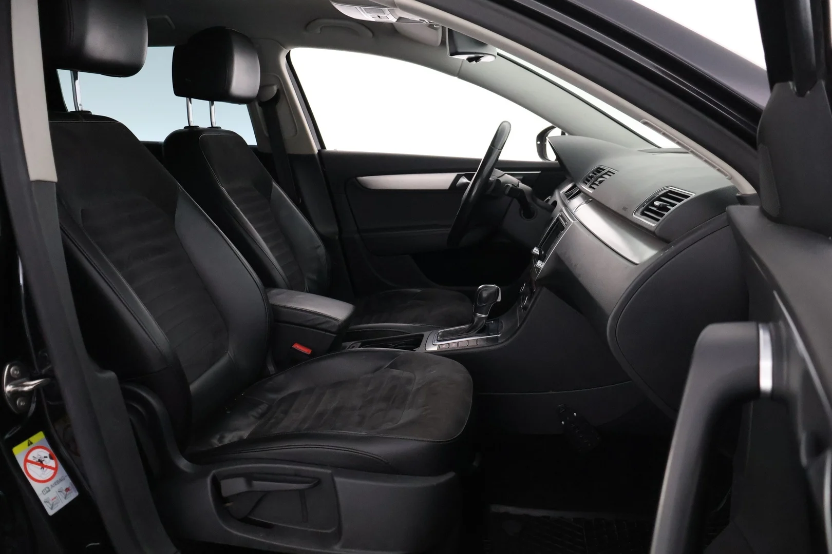 Car Image - 3NnKYC4DM78dYbcJEPJLlU