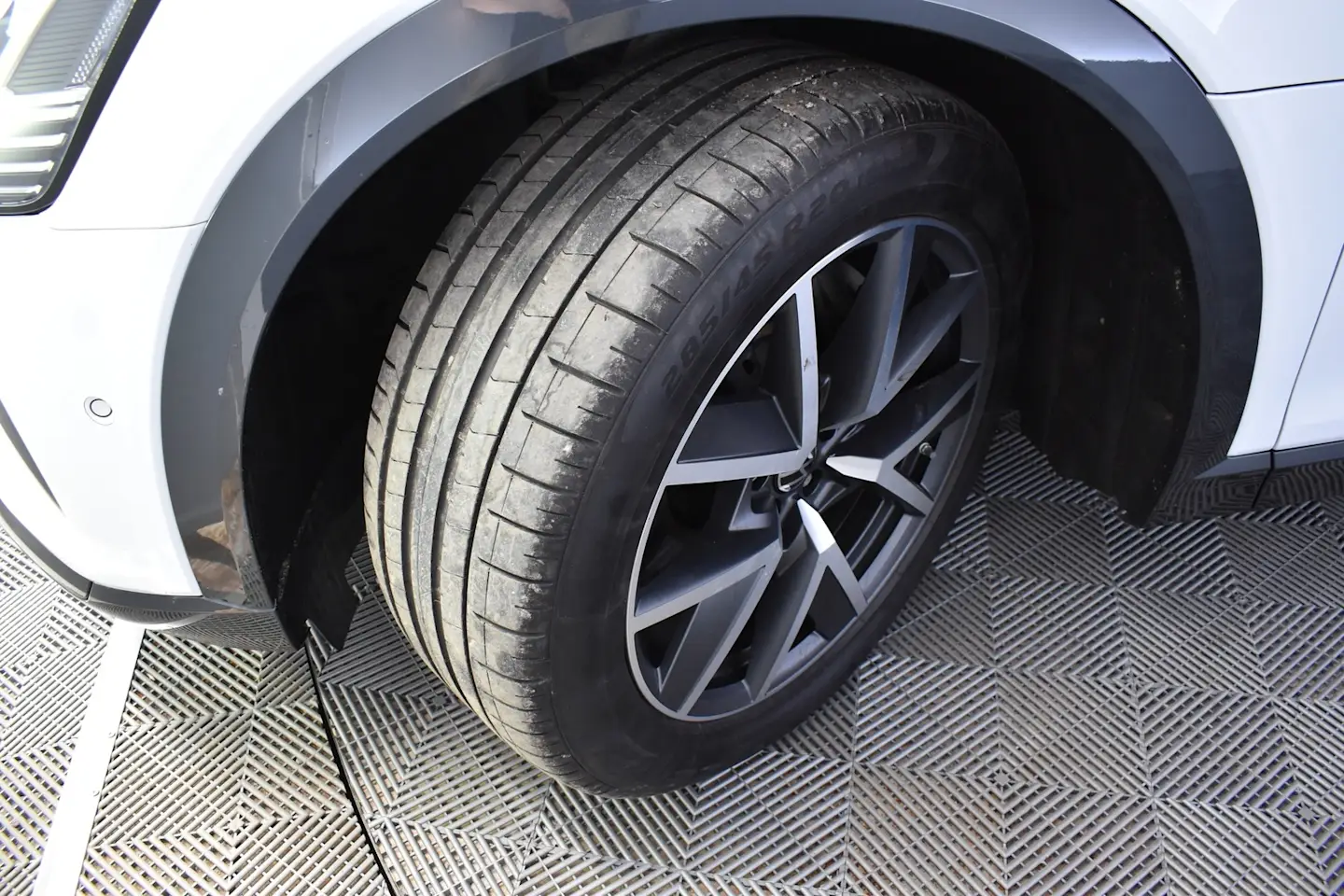 Car Image - 6yJC6dmgLSmEIARQA8LVii