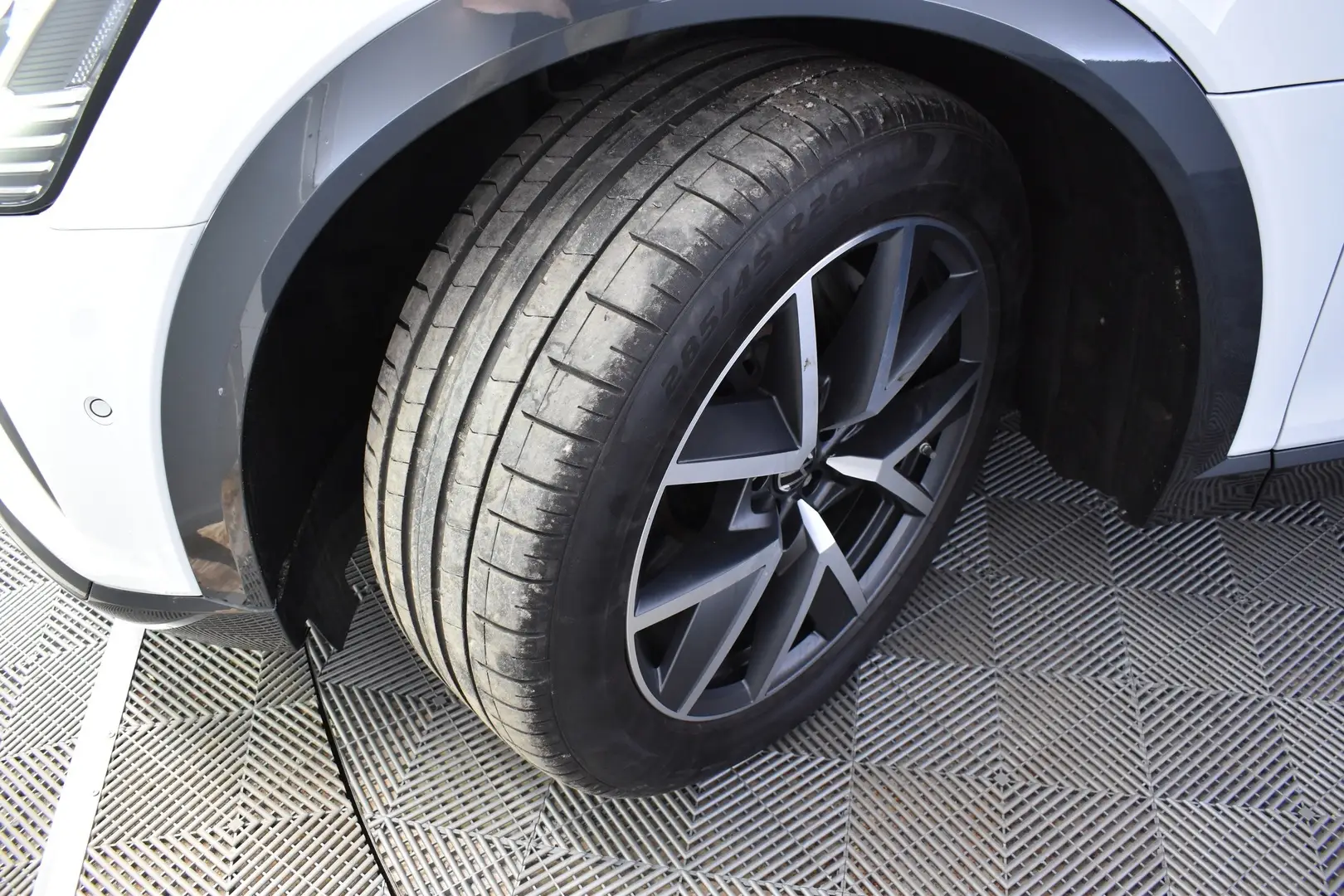 Car Image - 6yJC6dmgLSmEIARQA8LVii
