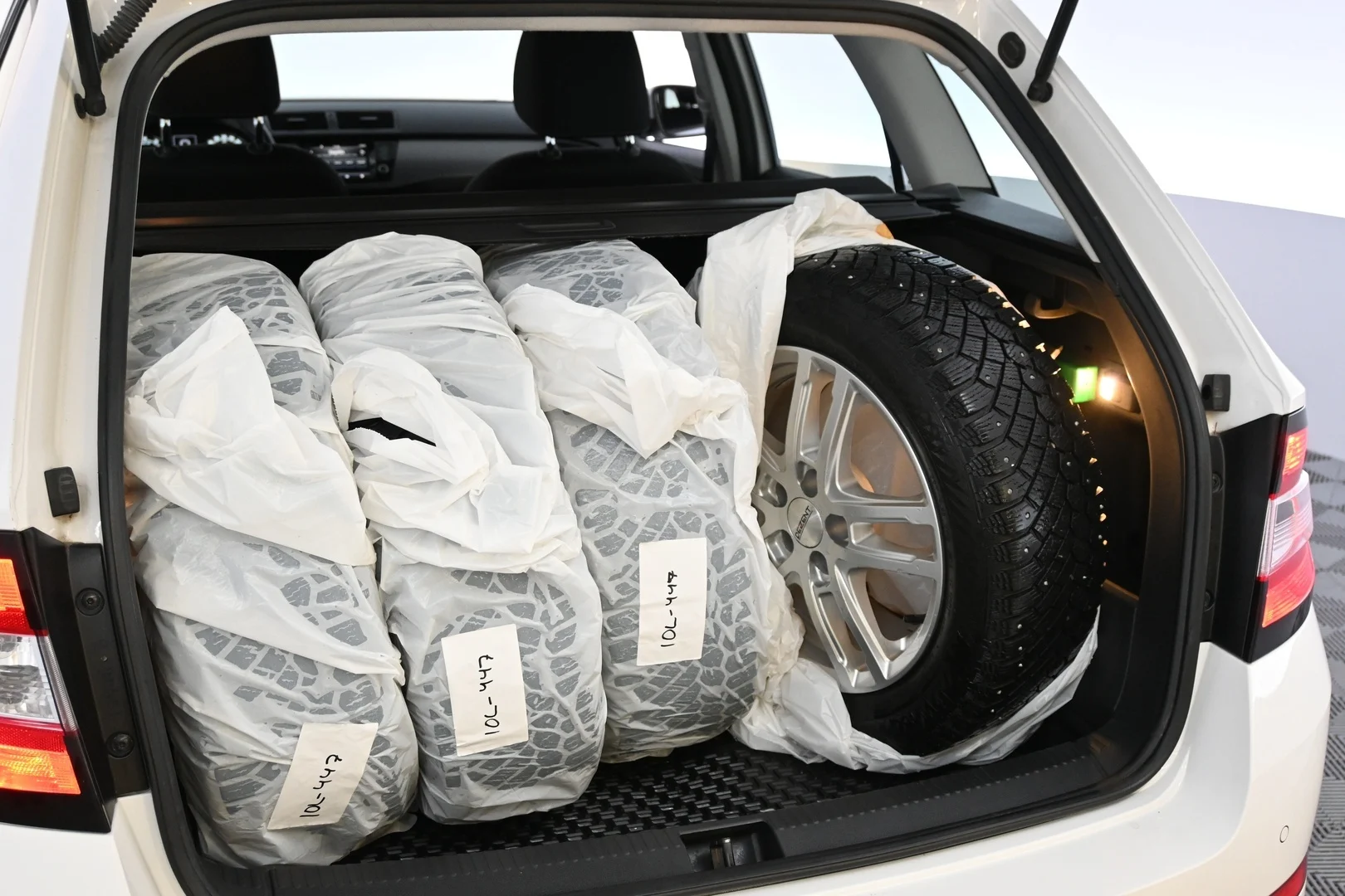 Car Image - 2CNnRCVVwMfwB1a3CGohUt