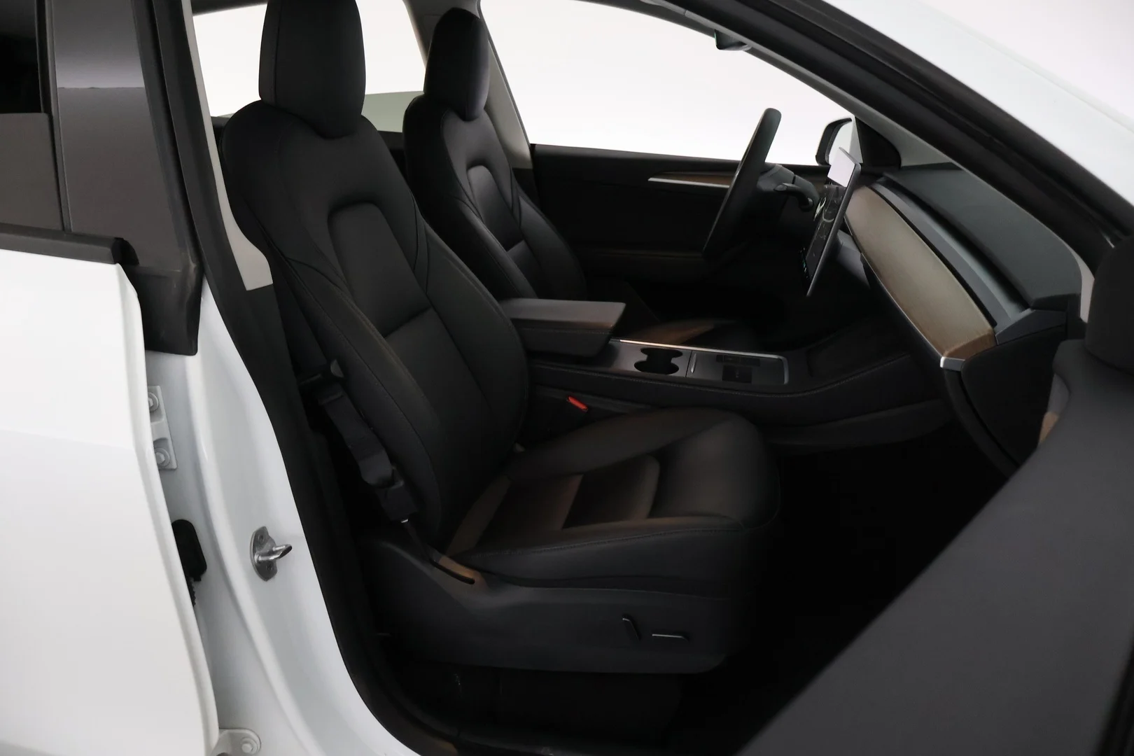 Car Image - 7E2IKaOAjS0va52UR5r25d