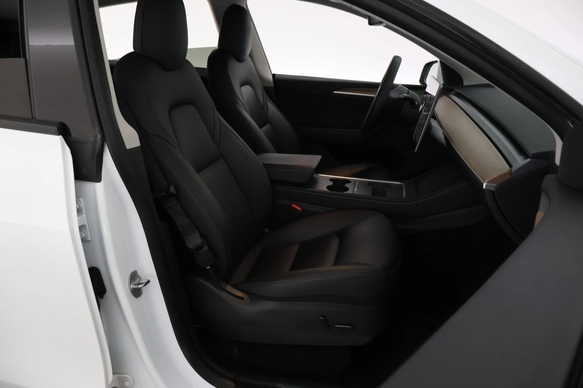 Car Image - 7E2IKaOAjS0va52UR5r25d