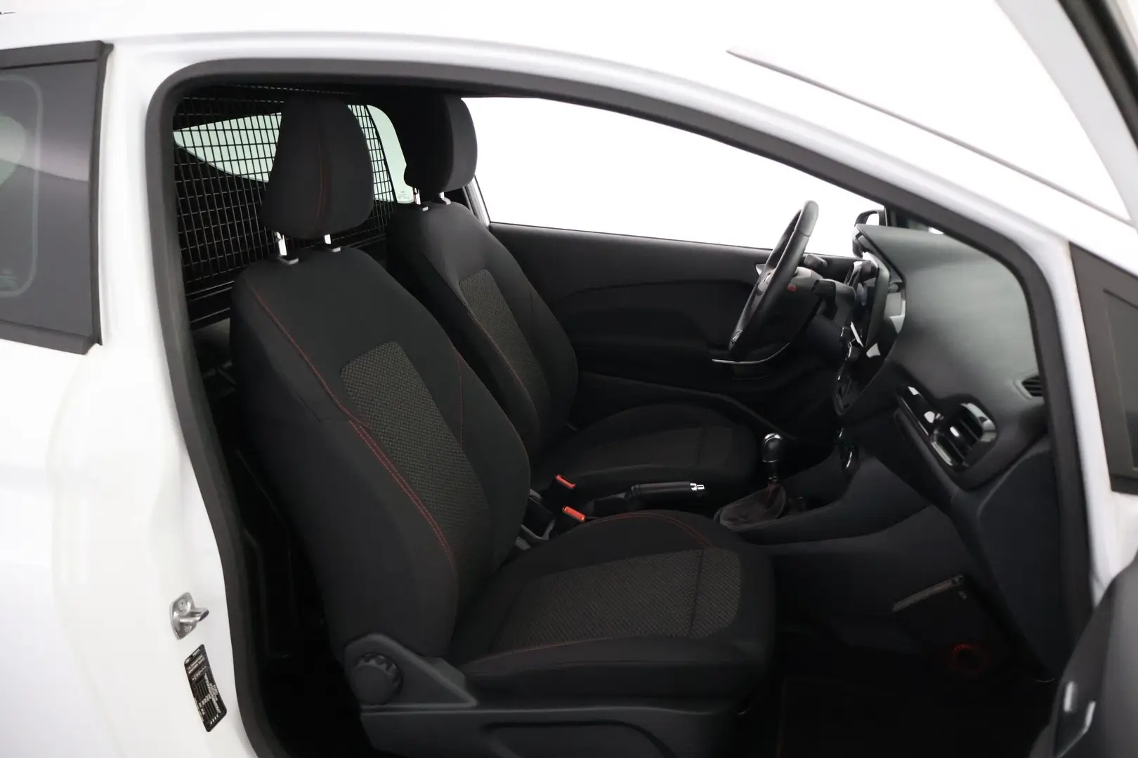 Car Image - 7b6WxDkNgpiBd0rZfhM9jK