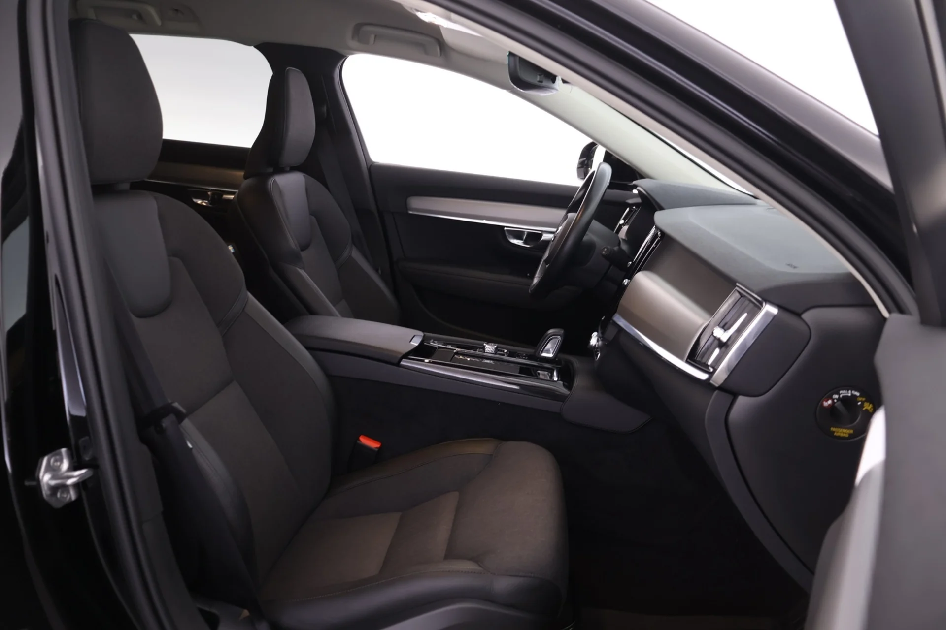 Car Image - 2MvNOmtj6E1y3790IpoPHi