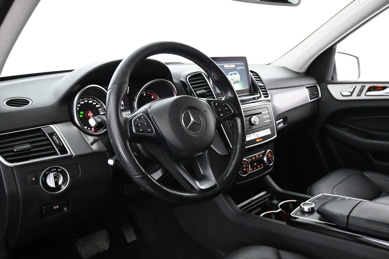 Car Image - HUSmMxTpTYpnOfLxOeceP