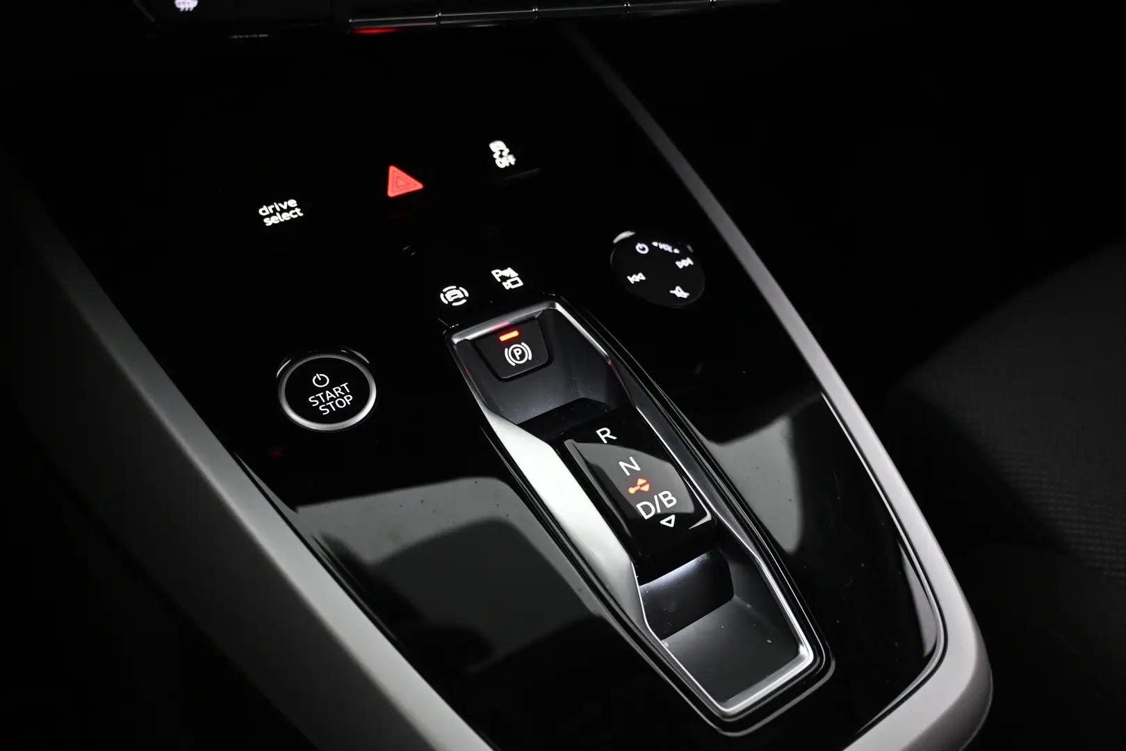 Car Image - 18gJPAwguVAKGDuuC7q7Z2