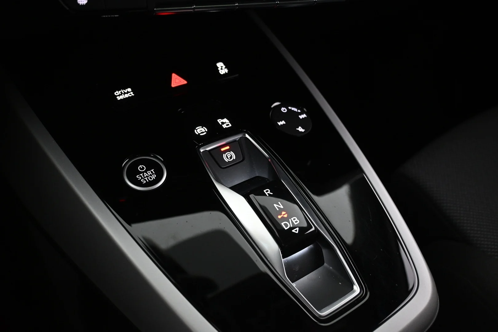 Car Image - 18gJPAwguVAKGDuuC7q7Z2