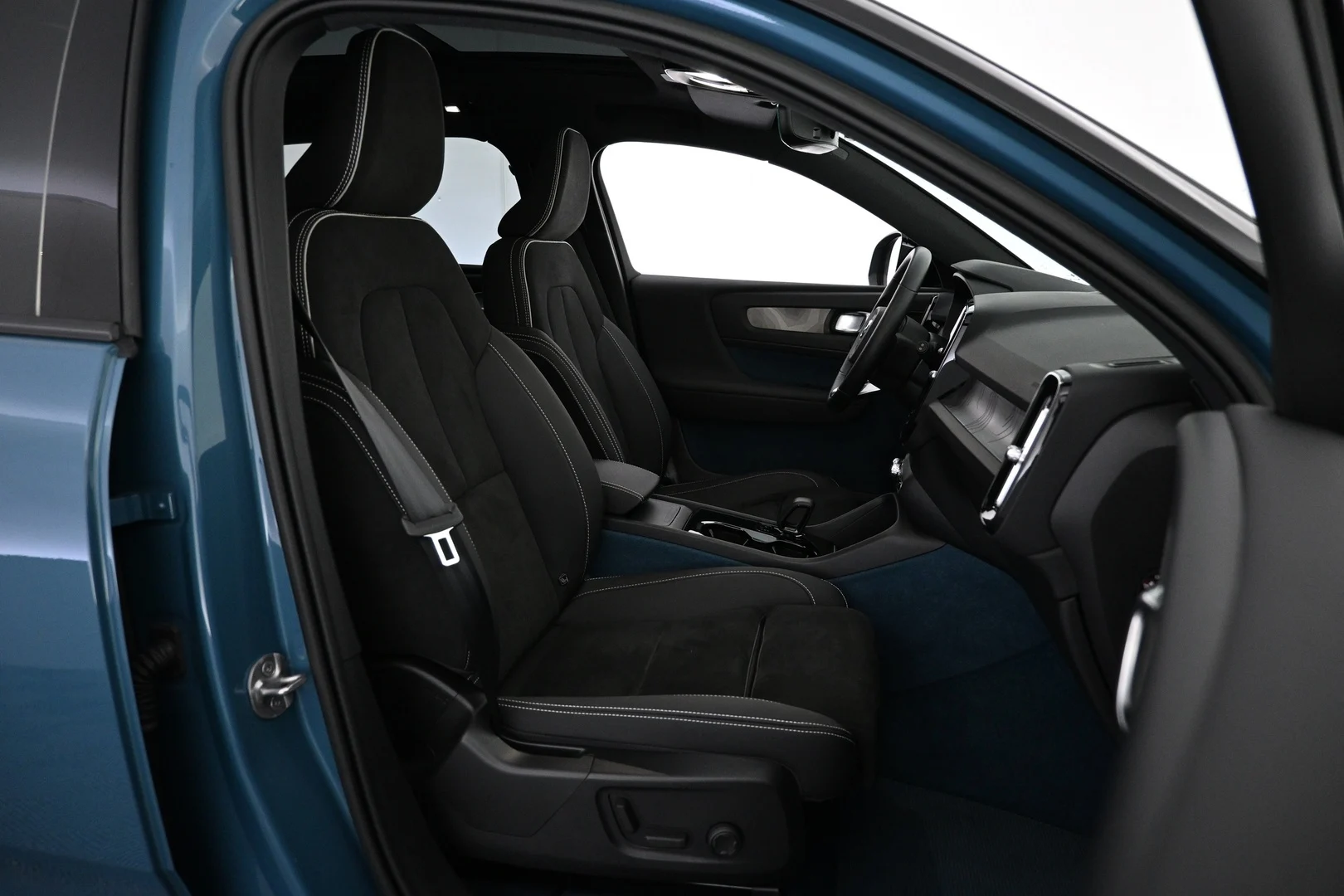 Car Image - 49n82wHPj0yv3IRcavJPNp