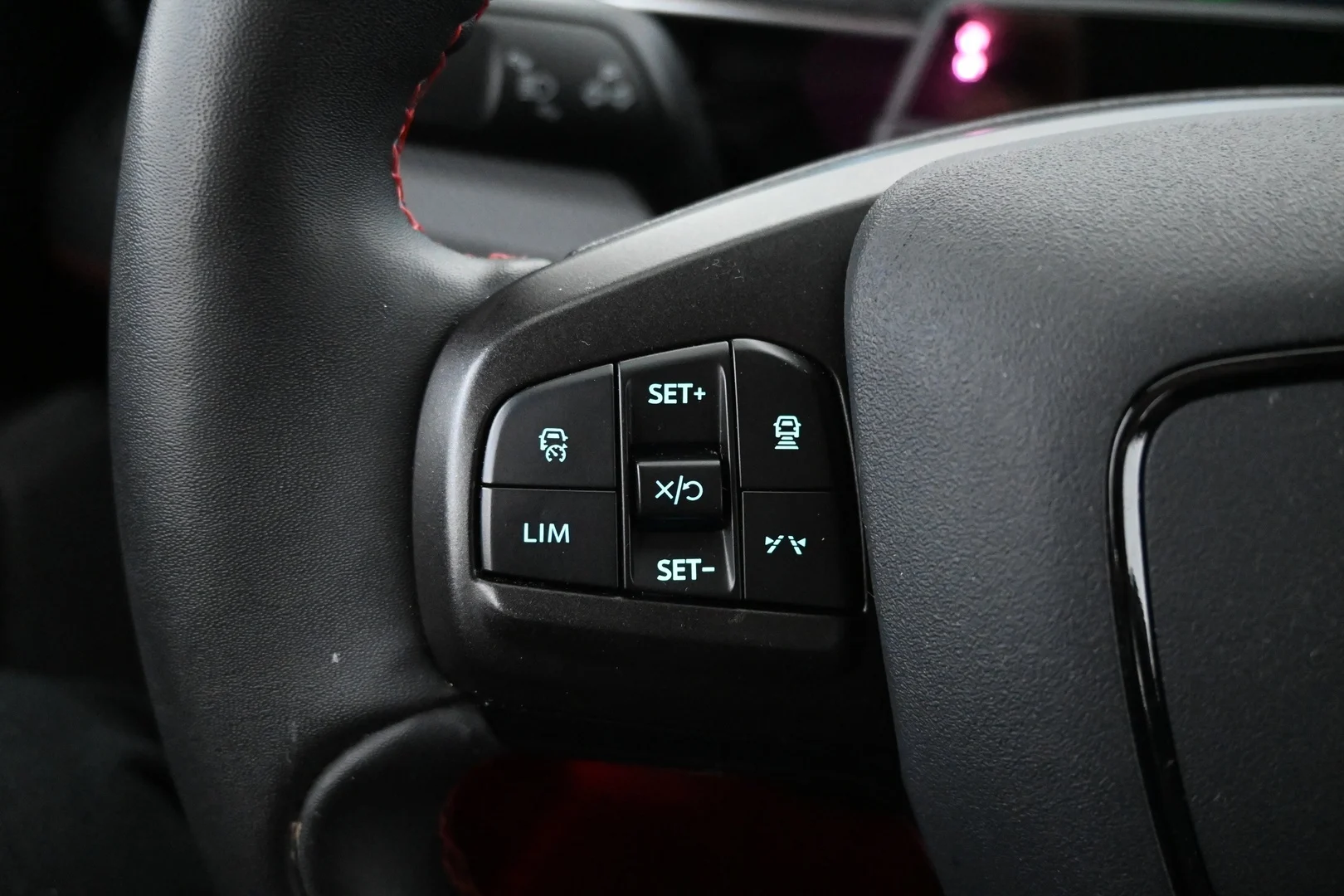 Car Image - 2I2tR4ryqL9iLbxJT3yv1j